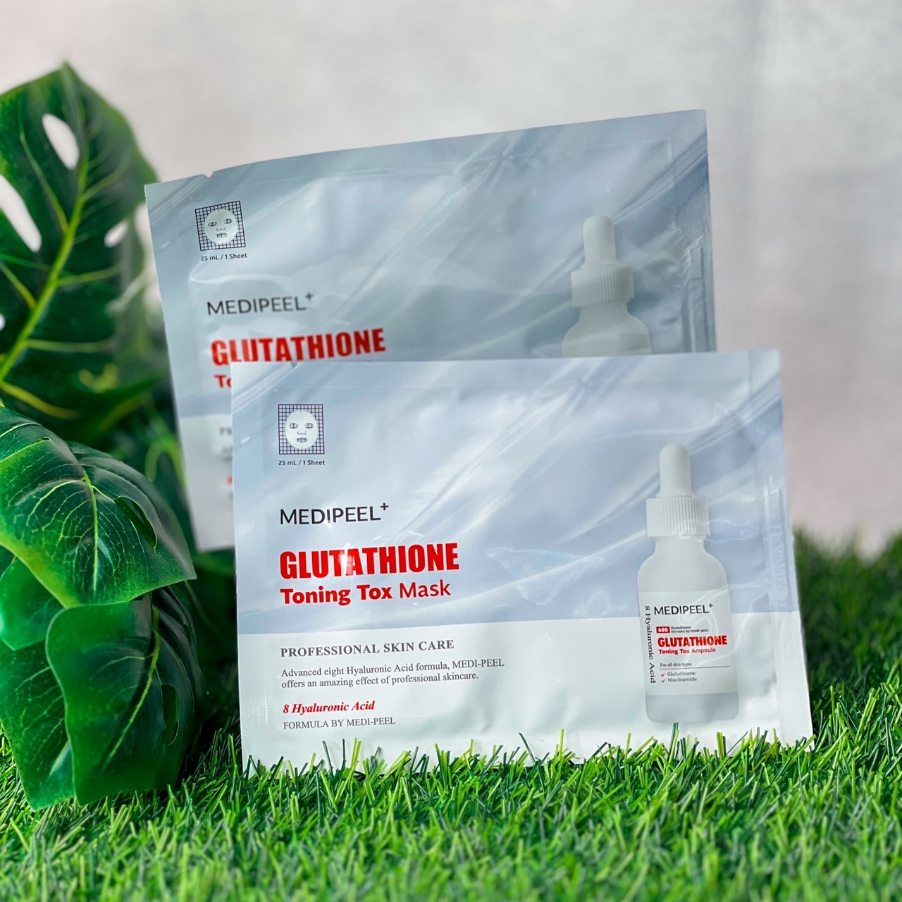 💞 : MEDI-PEEL Glutathione Toning Tox Mask 💰 : รหัส A96 / 2 แผ่น ราคา 99 บาท ——————————————— สรรพคุณ - ส่วนผสมจากกลูต้าไธโอน 99% และไนอะซินาไมด์ ช่วยให้ผิวคุณเปล่งปลั่ง ชุ่มชื้น และฟื้นฟูอย่างเห็นได้ชัด
