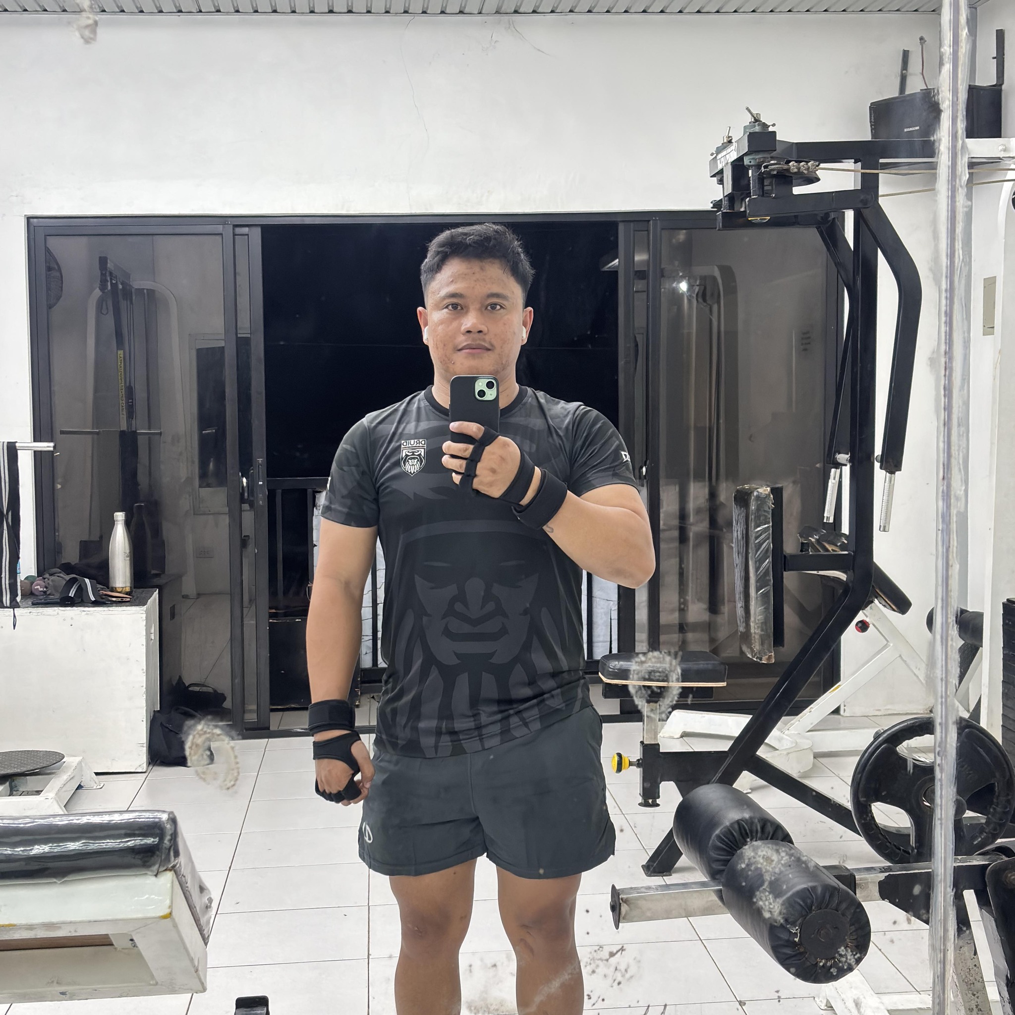 Pull lats train middle back #aljunemontv #motivation | Aljune Mon TV