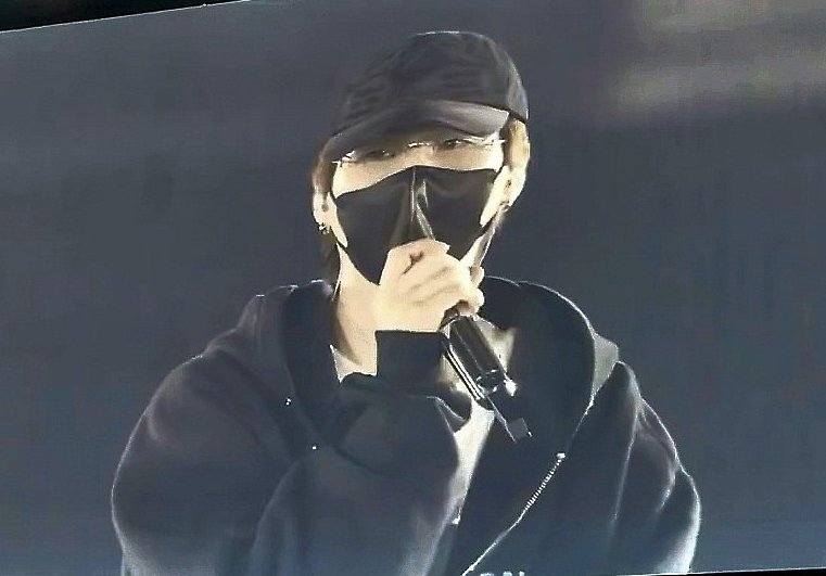 Yoongi was wearing the Arirang tour merch cap at today's