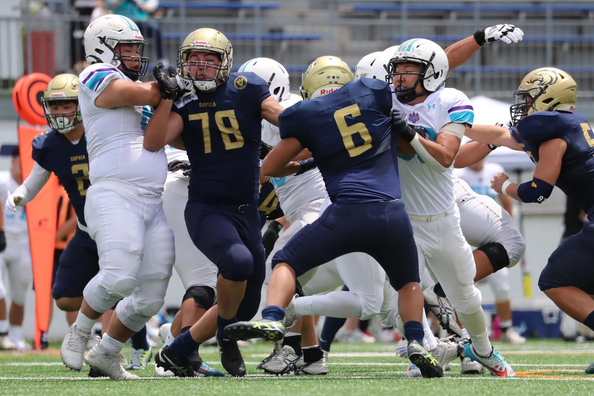 上智大学体育会アメリカンフットボール部 Golden Eagles added photos