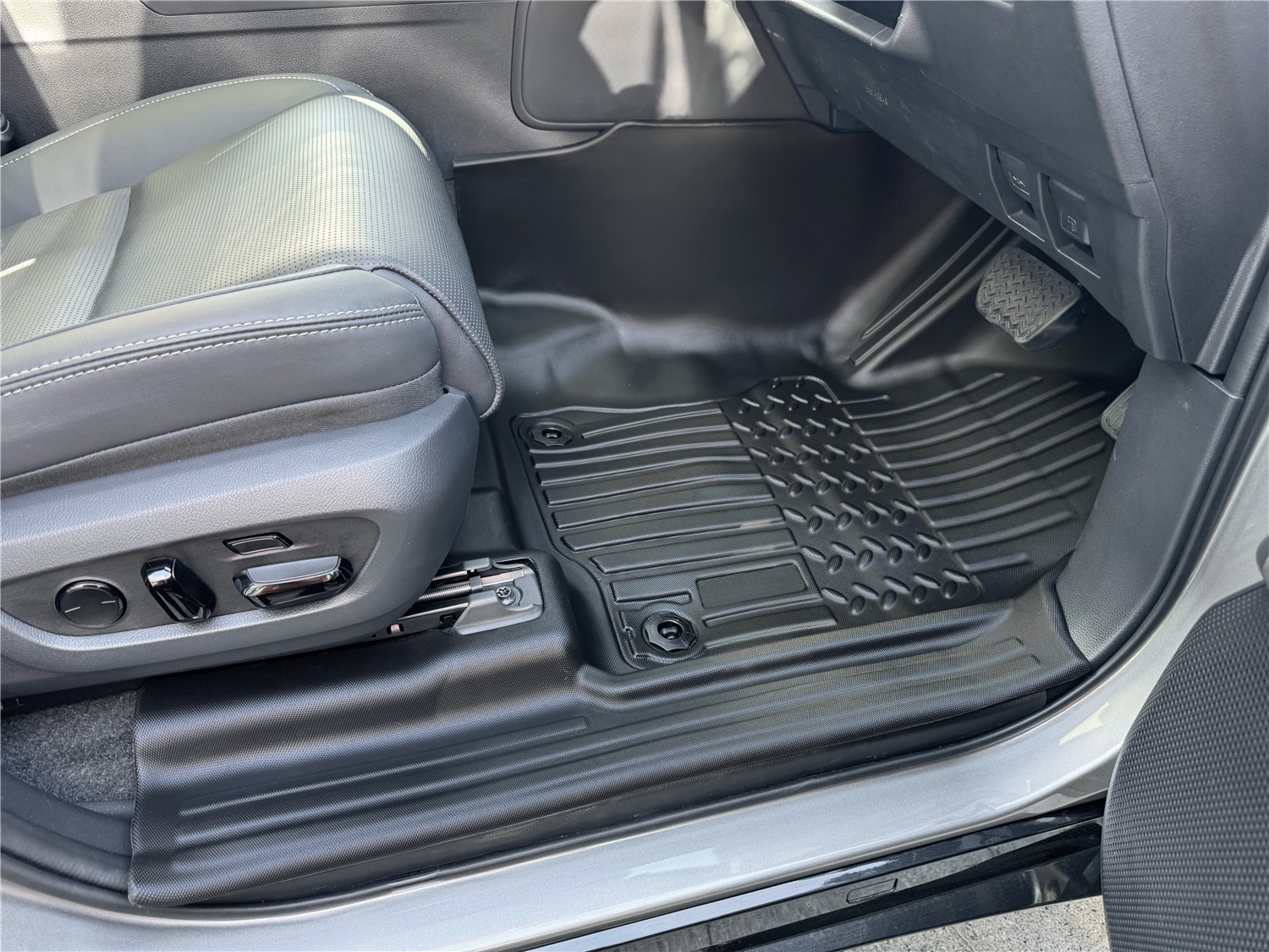 Custom Floor Mats For Dodge Charger 2017-2022 - Leather Luxury All-Weather Floor Liners (Full Set, Black-Cream)