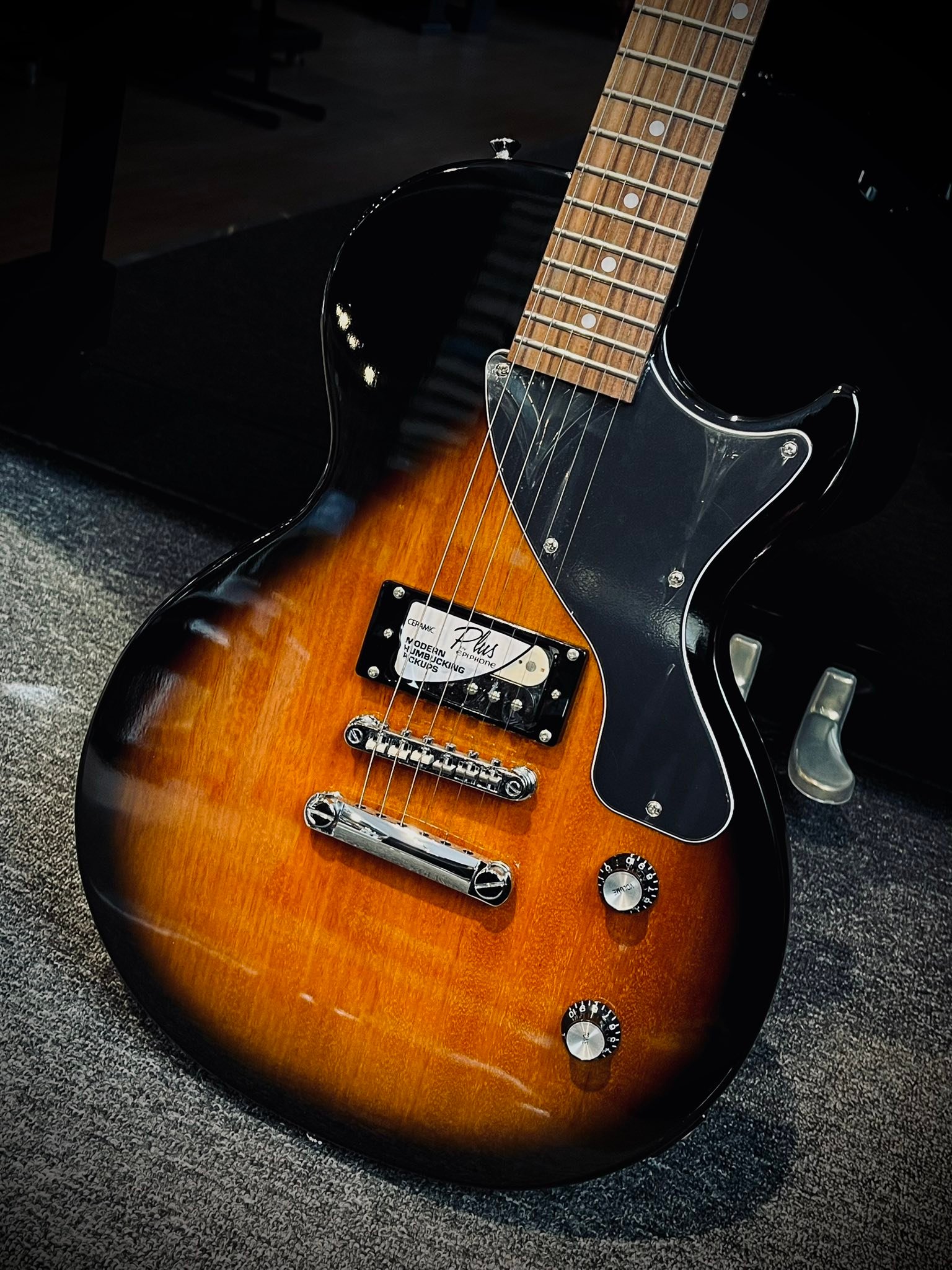 Epiphone PRO-1 Les Paul Jr Electric Guitar Pack With Amp Package
