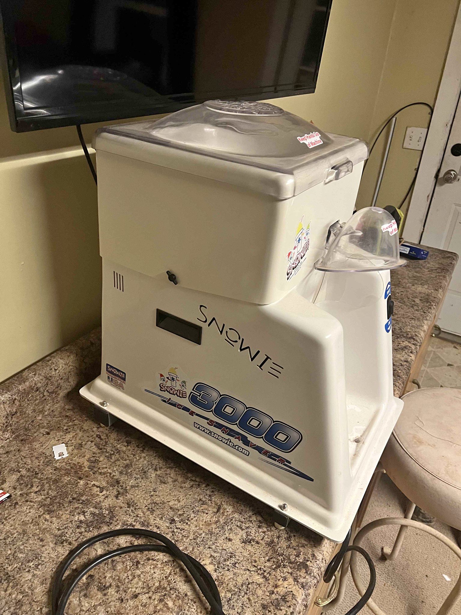 Snowie 3000 ice machine - Small Kitchen Appliances - Cloverdale ...