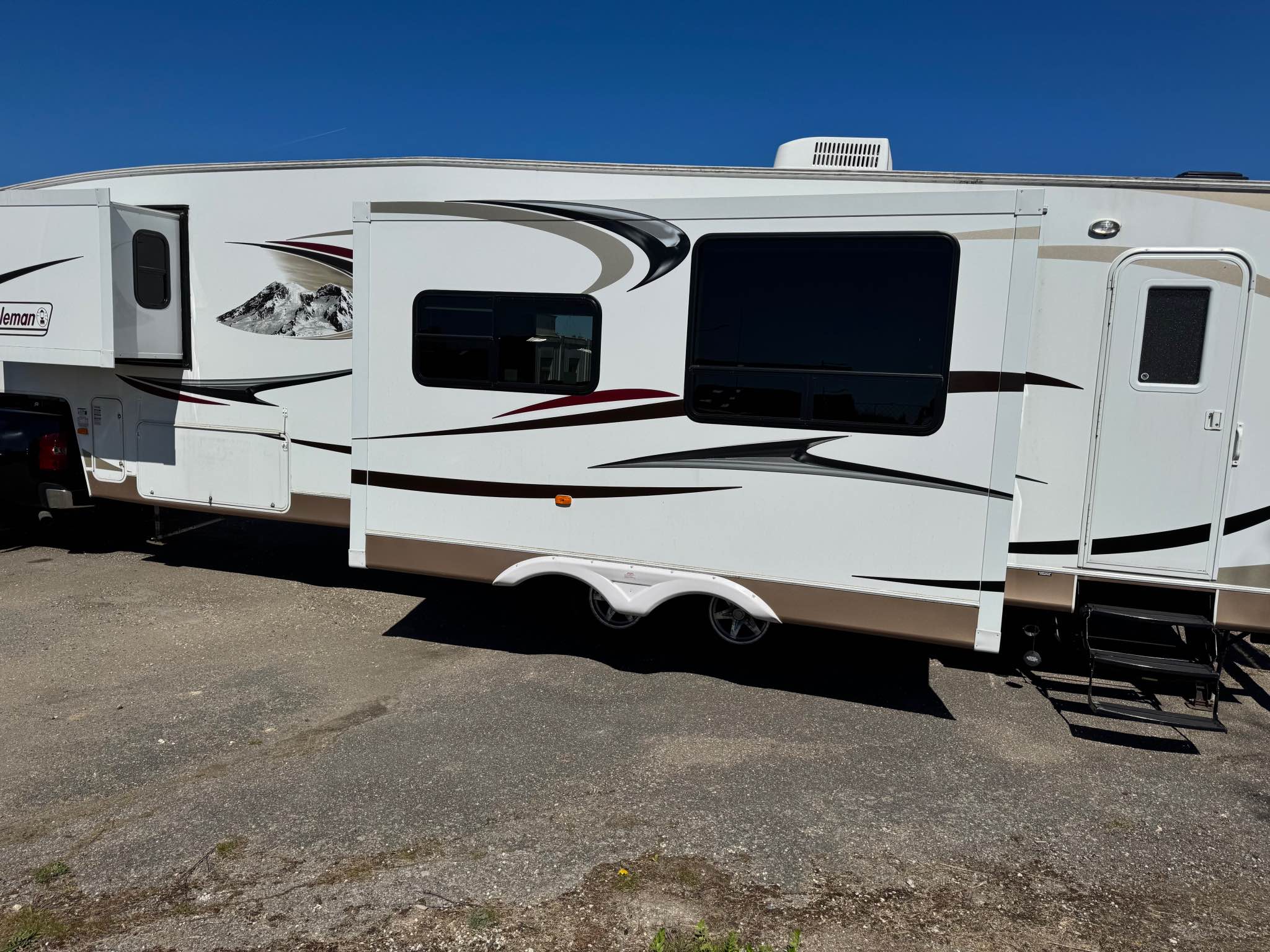 2011 Dutchmen fifth wheel - RVs & Campers - Vemmelev, Vestsjalland ...
