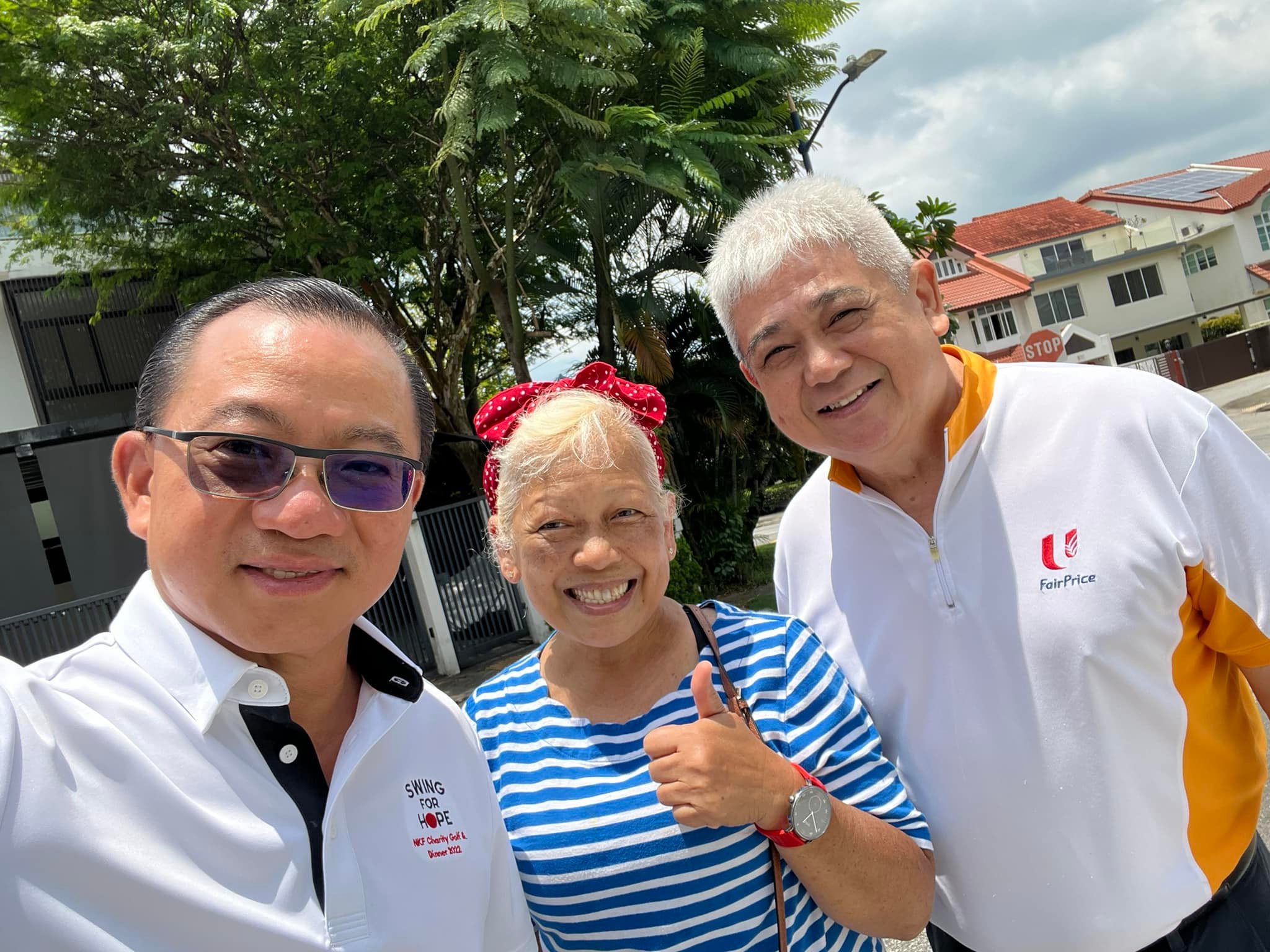 Happy to catch up with some former colleagues of mine this afternoon too as I did some super marketing after my walkabout in estate. #braddellheights #colleagues #catchingup #fairprice #supermarketing #weekend