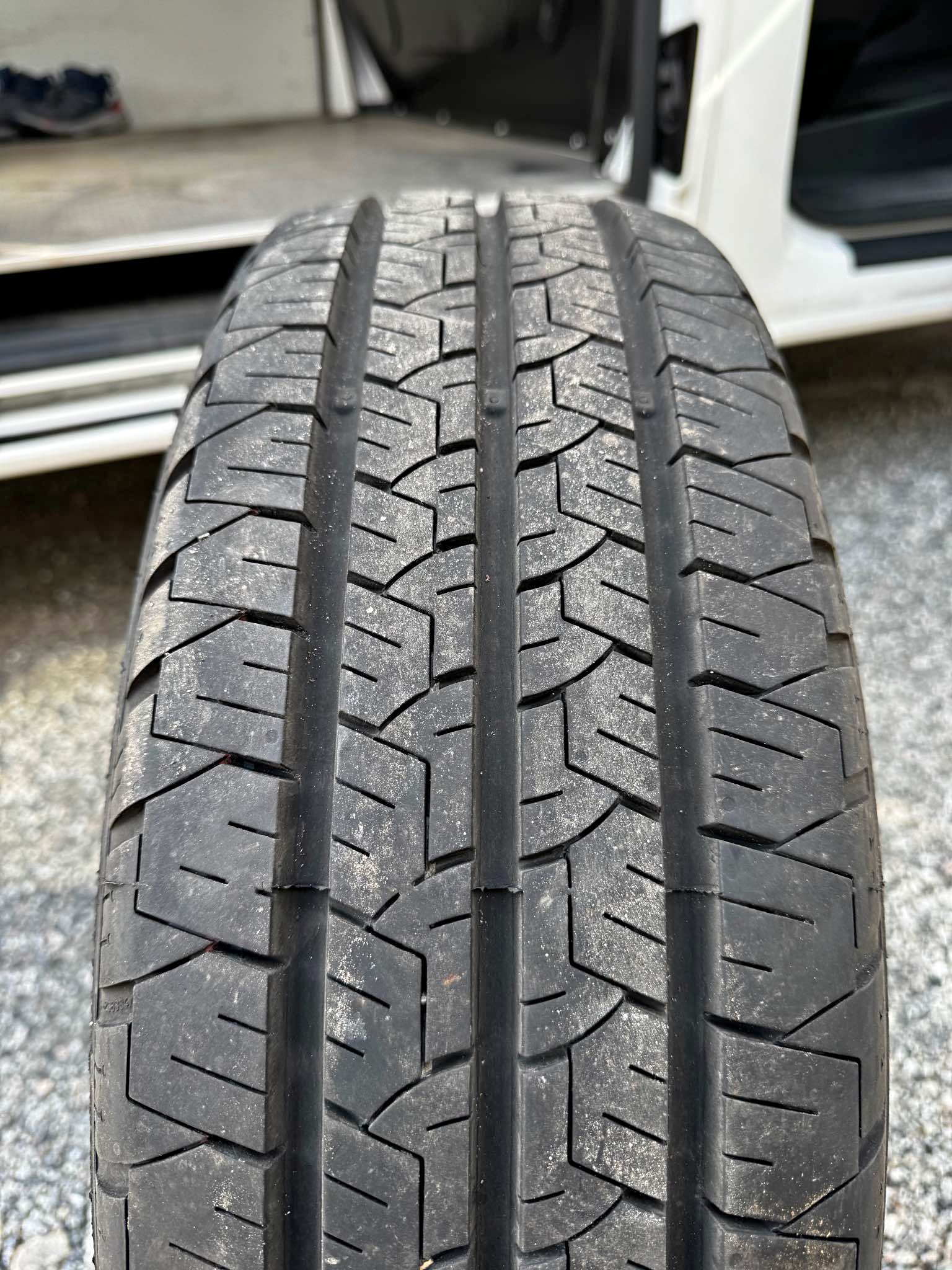 fine dekk!! 205.65/ R16 C - Car Wheels, Tires & Parts - Aurskog 