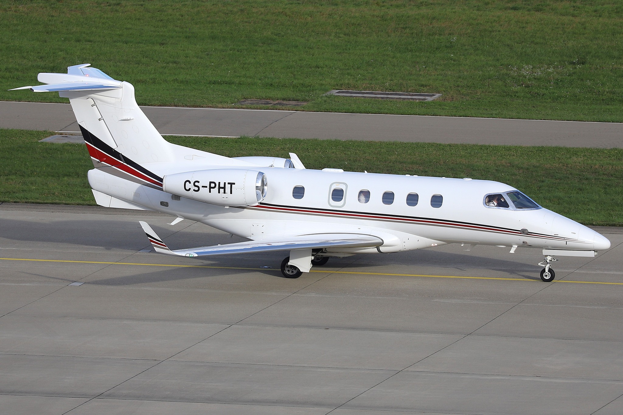 BIZJETS | Zürich 18.11.2024, CS-PHT, Embraer 505 Phenom 300, NetJets ...