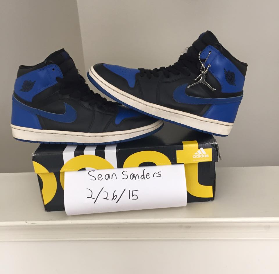 Selling football shoes size 9.5