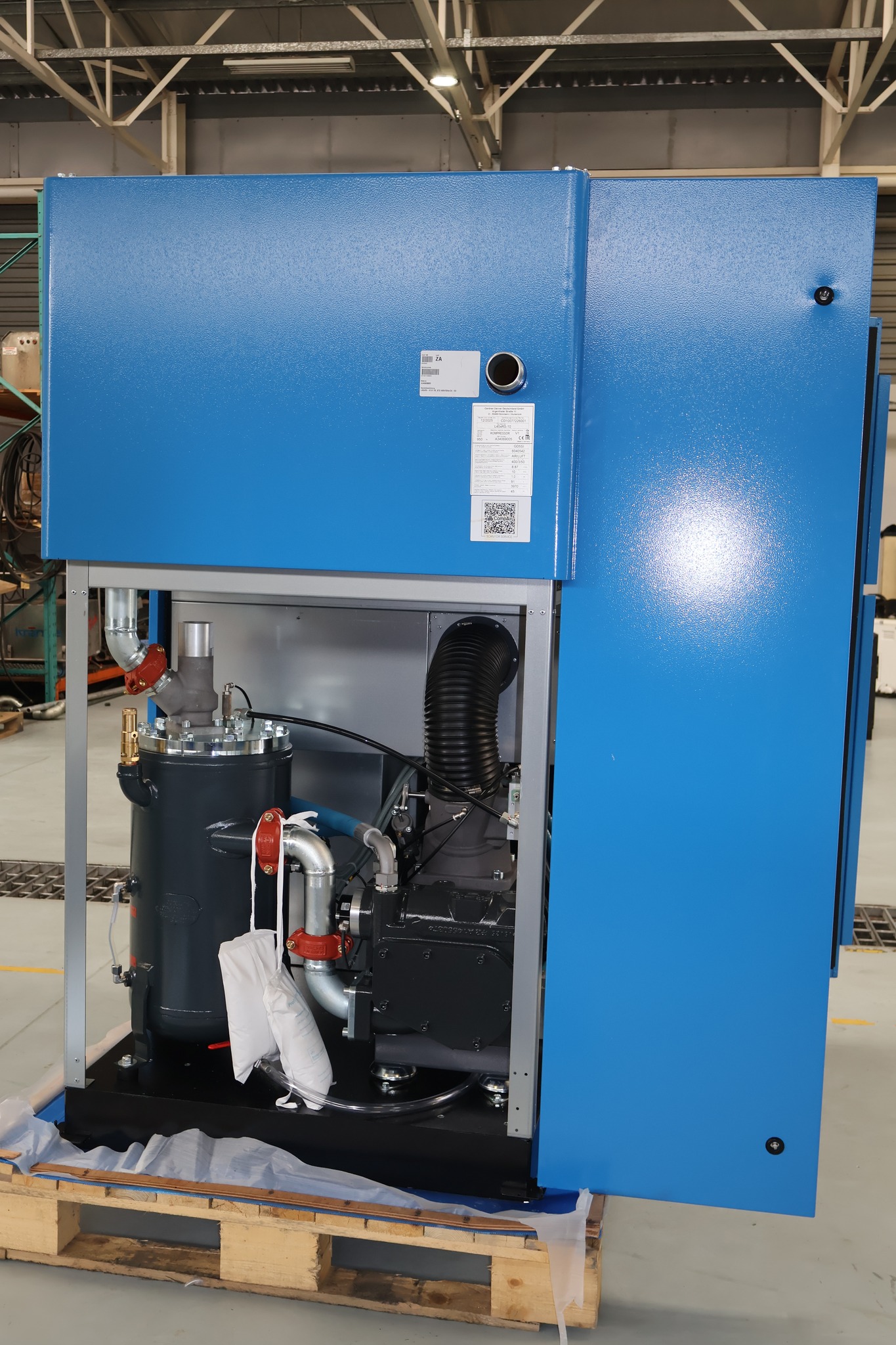 🚨 Now in Stock at Universal Equipment! 🚨 ⚡️The New CompAir