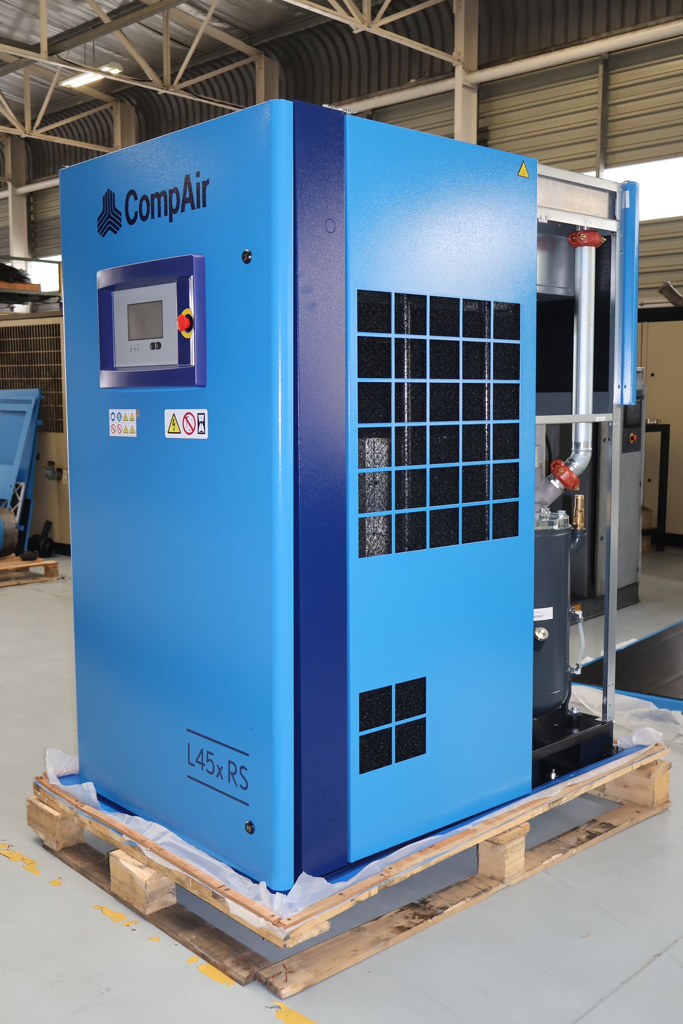 りょう 🚨 Now in Stock at Universal Equipment! 🚨 ⚡️The New CompAir