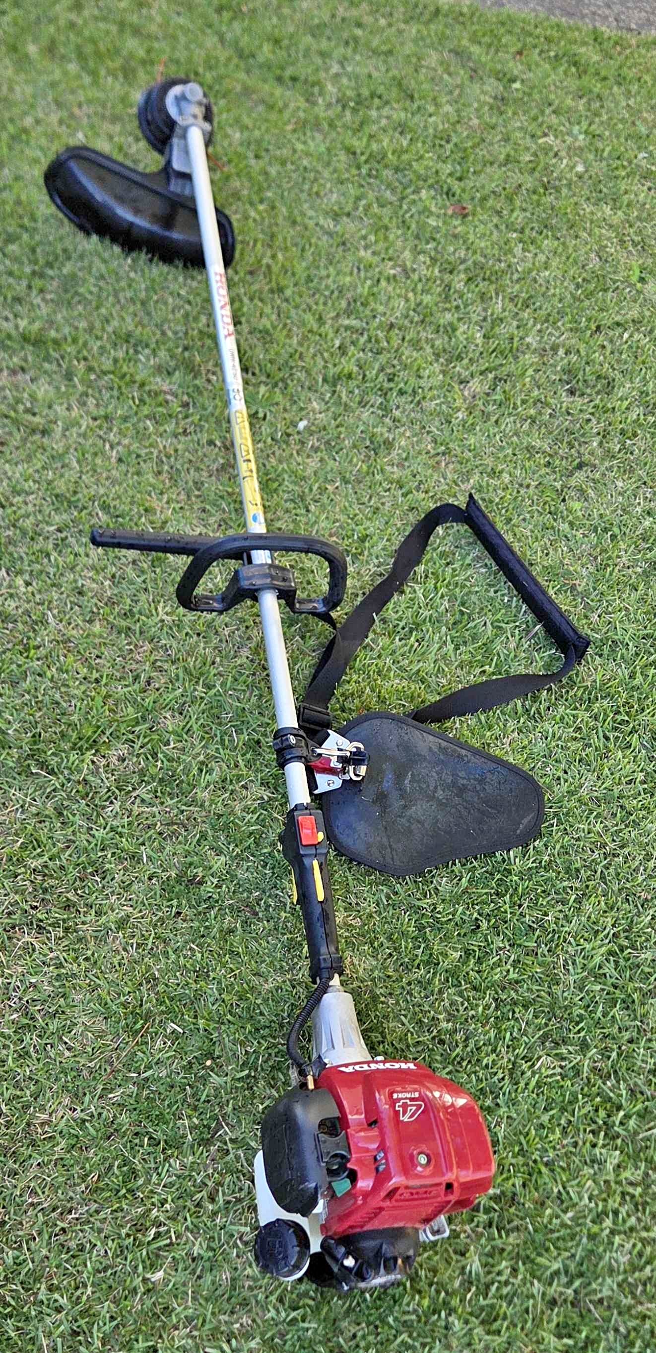 Honda 4 Stroke Wipper Snipper. - Edgers - Canberra, Australian Capital ...