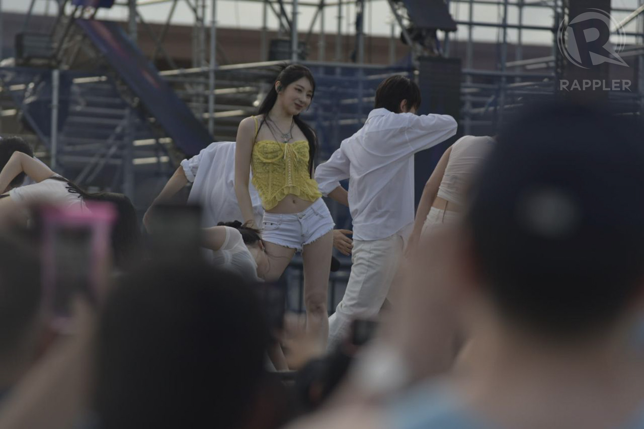 Rappler - South Korean singer Lee Chae-yeon wows her fans during the ...