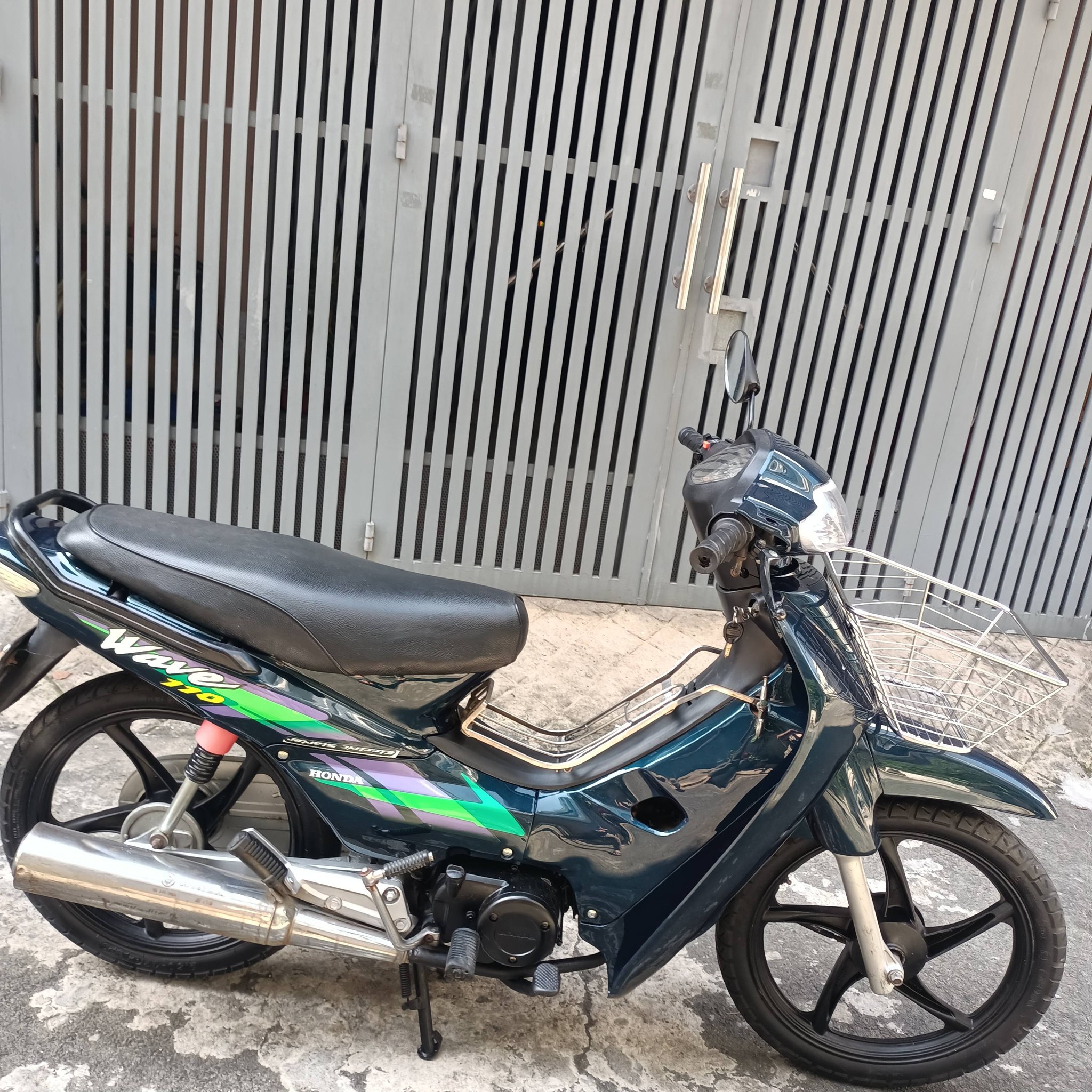 Nhà mình cần bán xe wave ZX HQ màu xanh bánh mâm thắng đùm bstp,xe