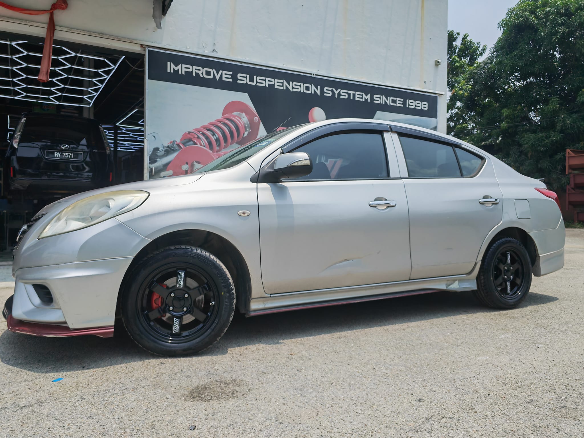 EH TYRE - Nissan Almera with design Cutting Original TE37...