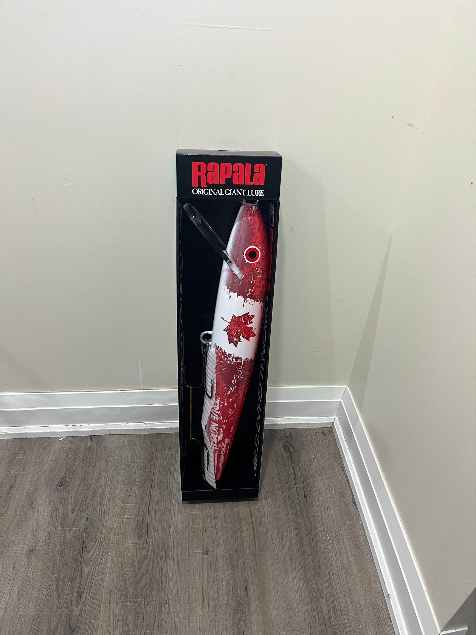Rapala Giant 29” True North Canada Edition – New in Box - Fishing
