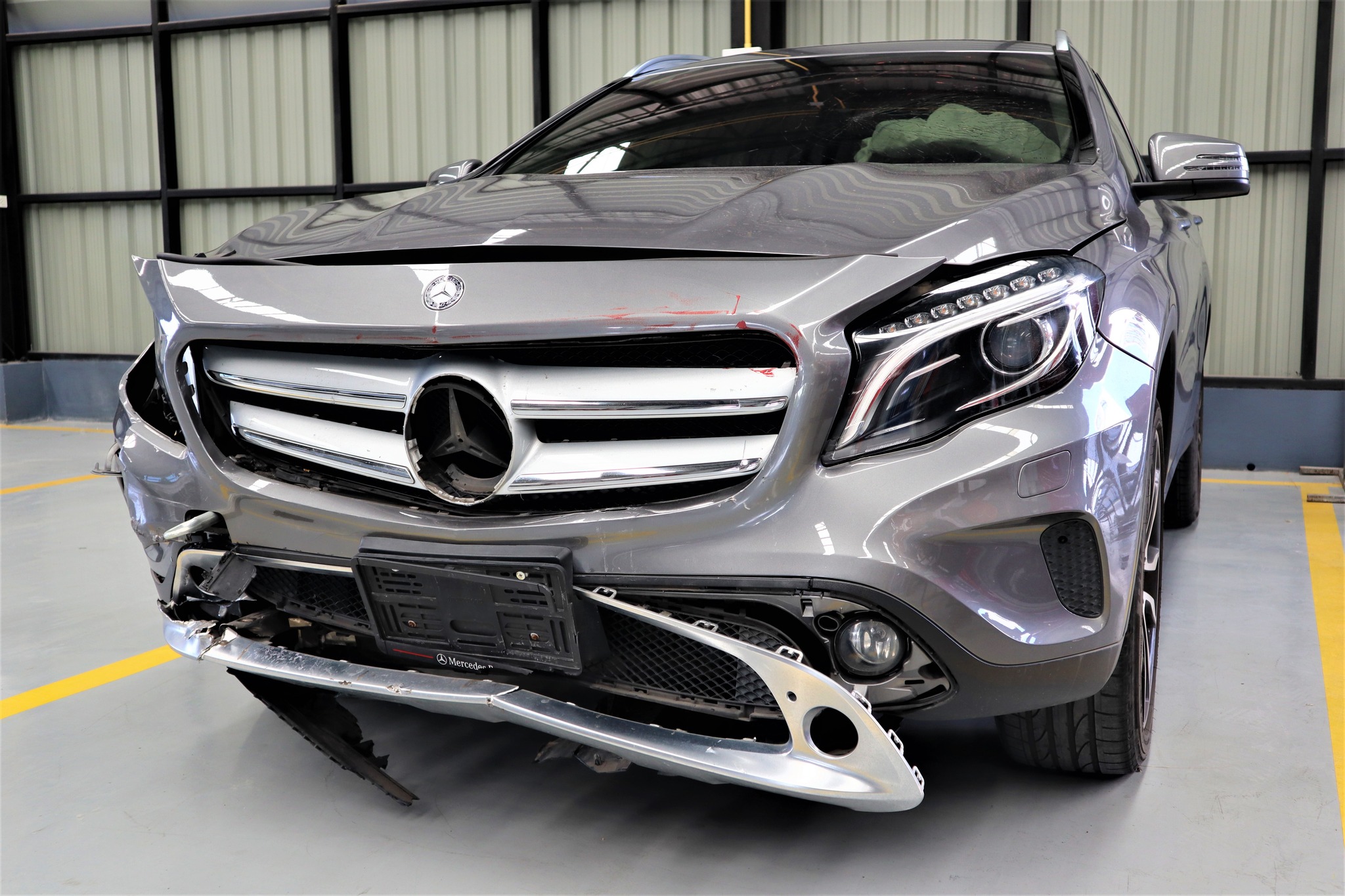 Merced... - P&L Garage ศูนย์บริการซ่อมตัวถังและสีรถยนต์มาตรฐาน