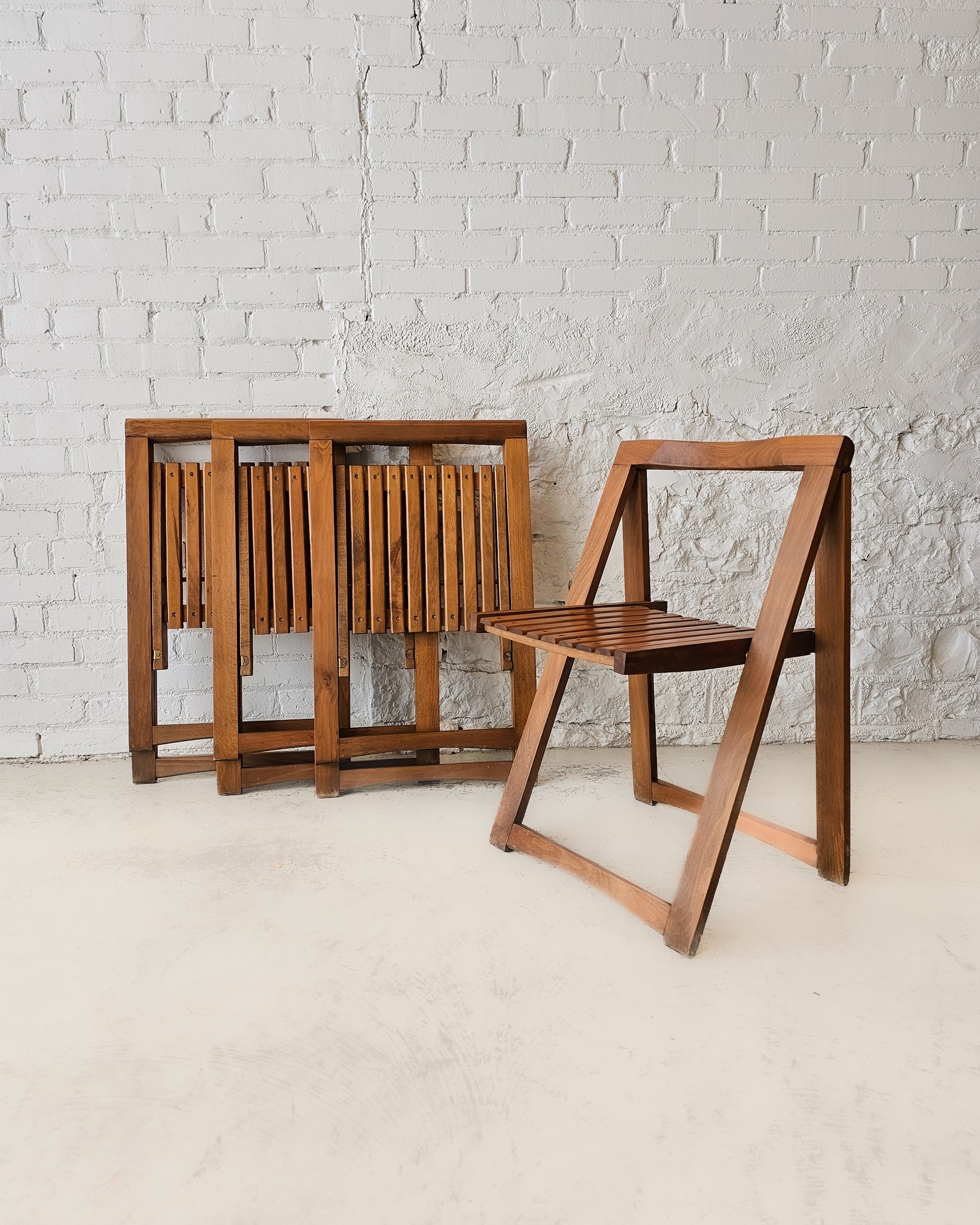 Crafted in the 1960s. these versatile Trieste slatted folding