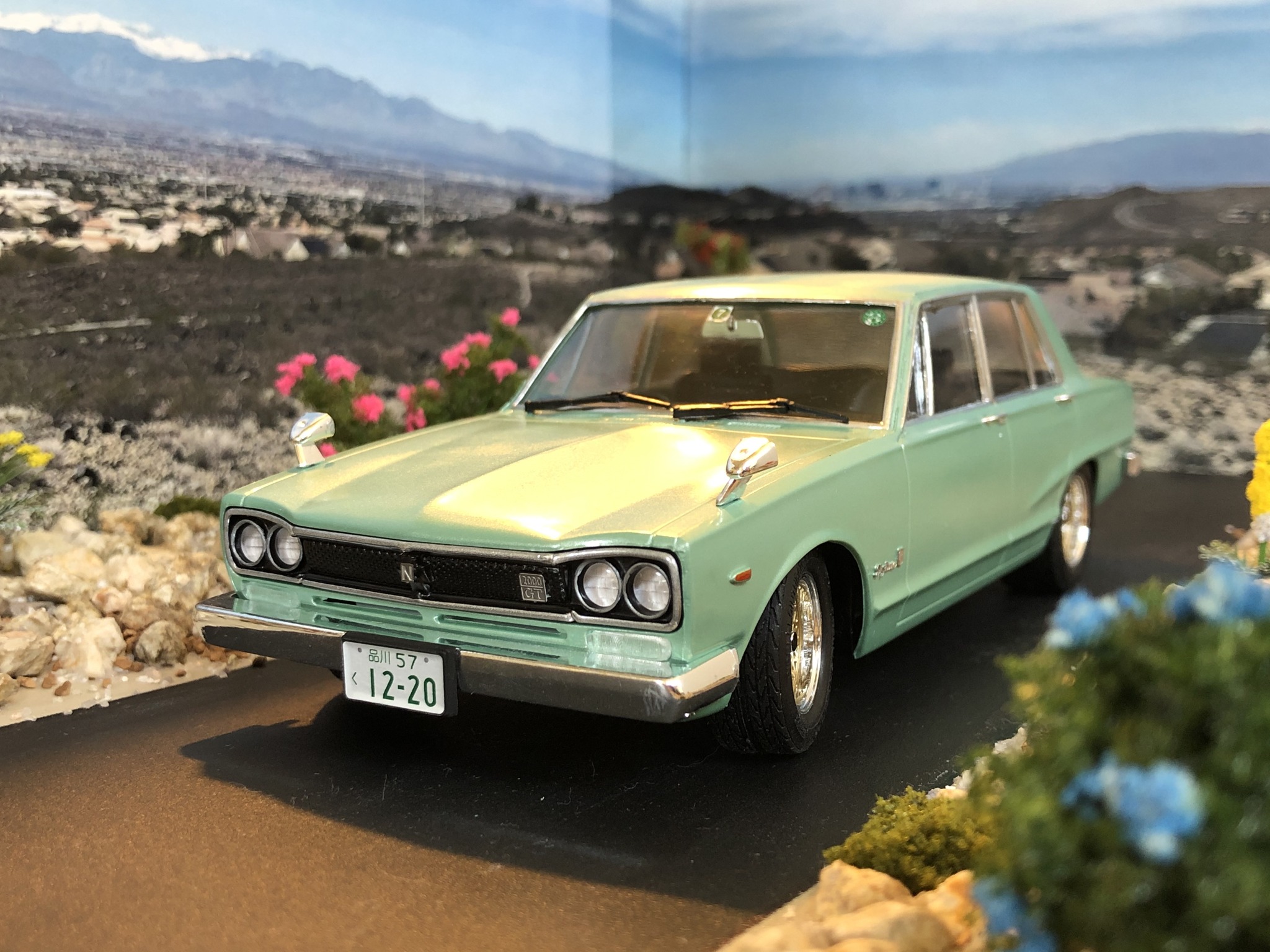 1971 Nissan Skyline 4-door model in TS-60 Pearl Green display picture 1