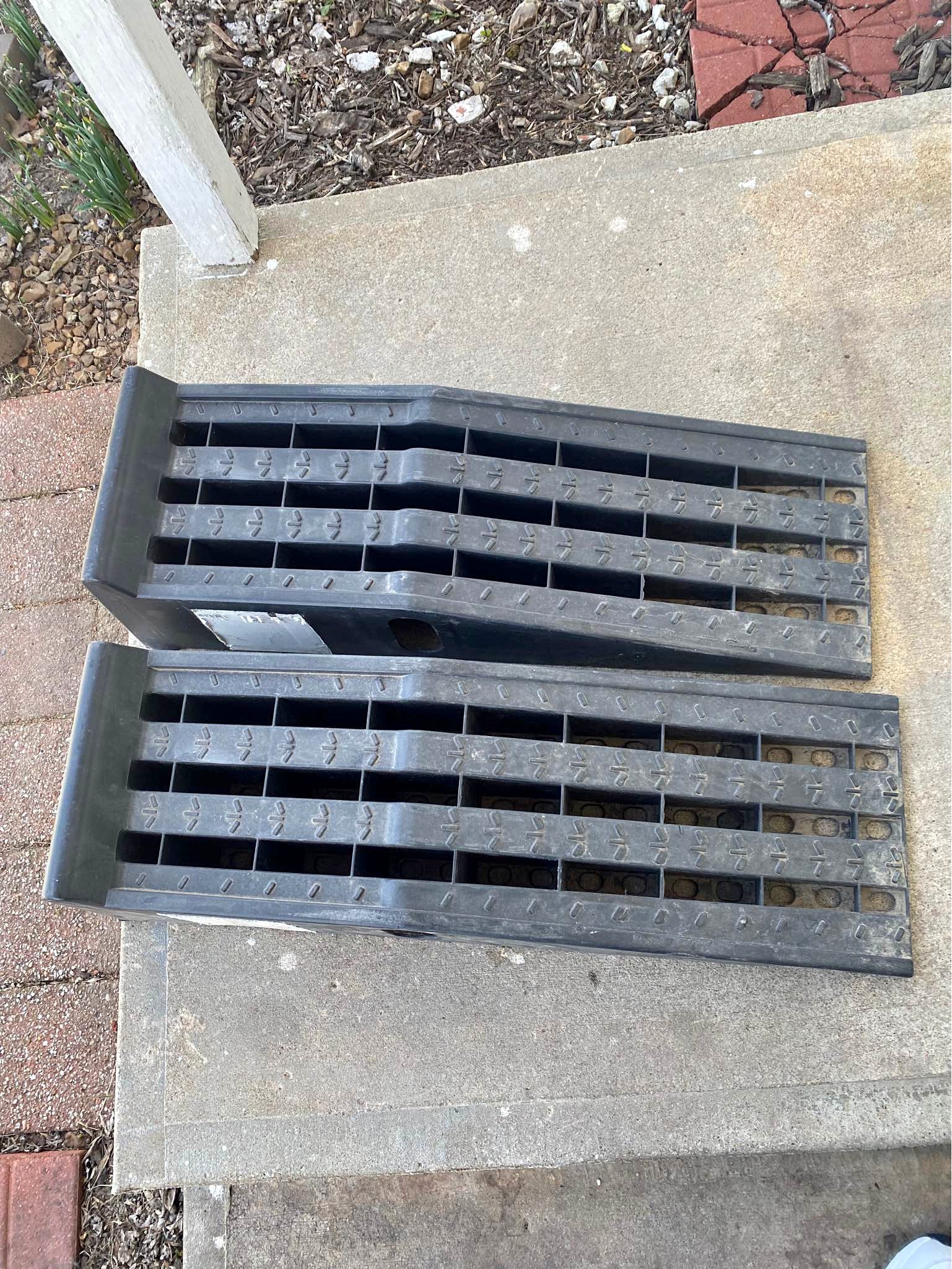 Harbor freight PITTSBURGH 6500 lb. Capacity Portable Ramp Set, 2-Piecea ...