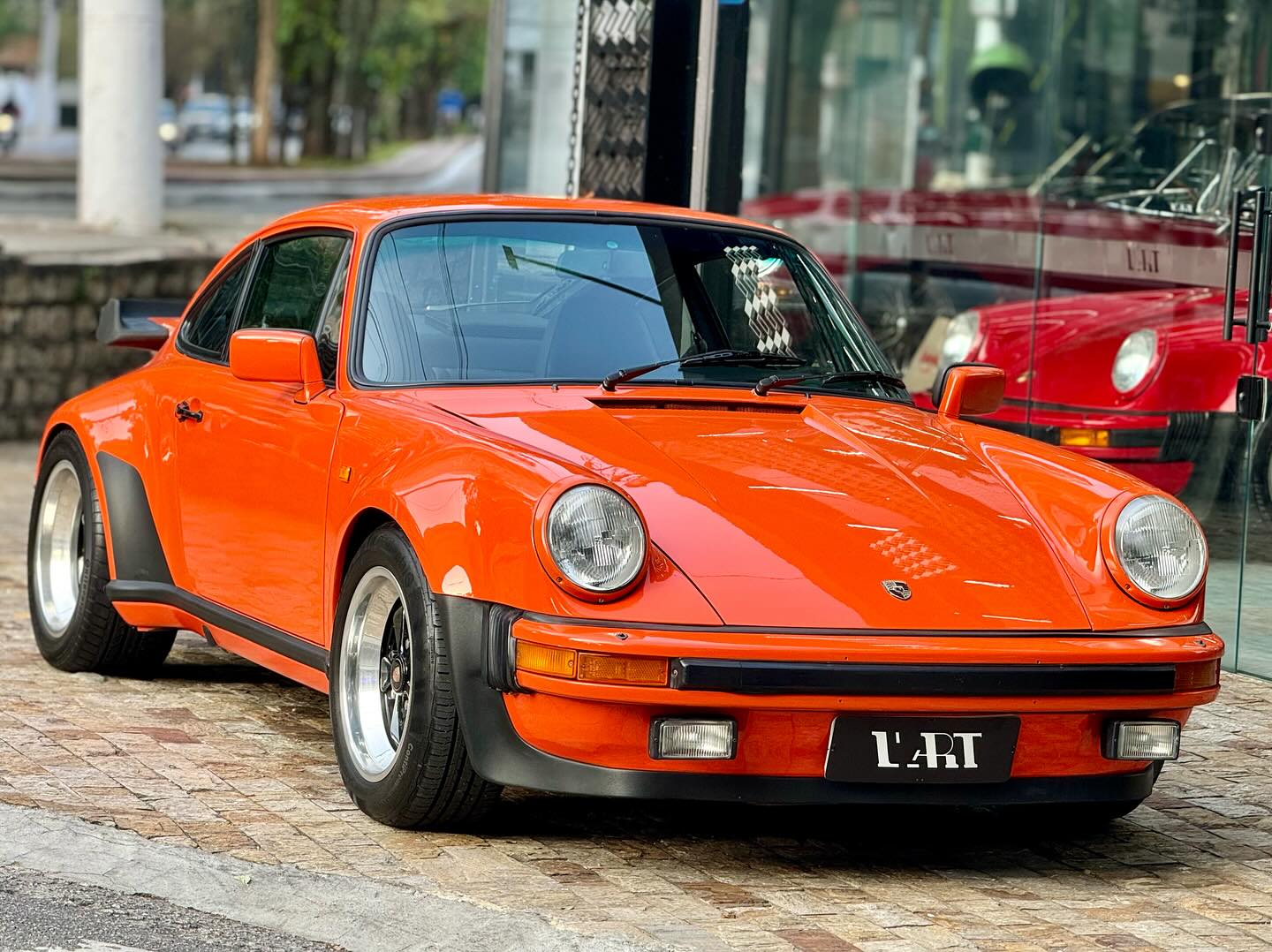 PORSCHE 930 TURBO - 1979 Prazer, emoção, potência são seus maiores
