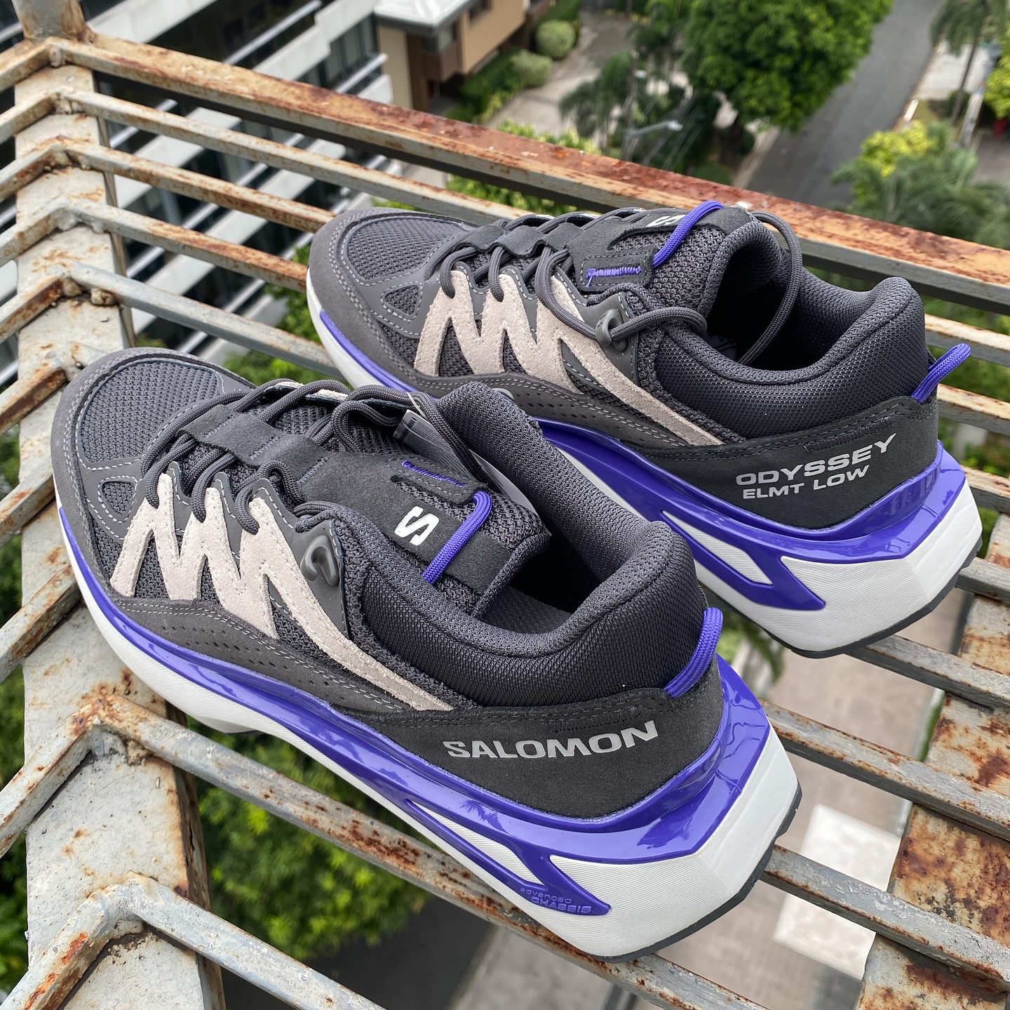 Out of Sight Odyssey Elmt Low in Asphalt/Castlerock/Gray Violet 