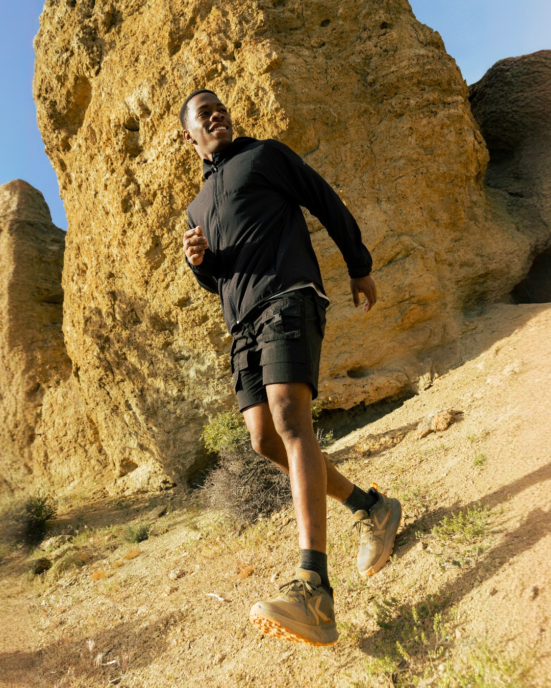 Fitted with the 450 Dirt. Hiking momentum with a comfortable fit