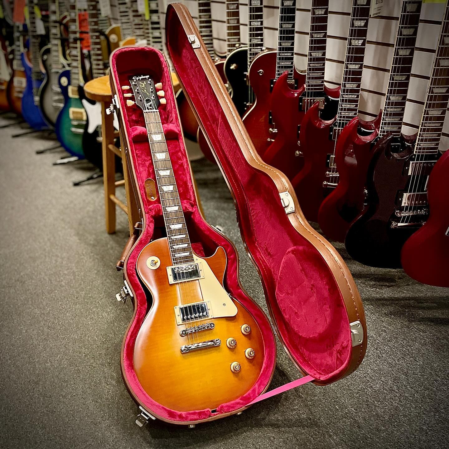 Epiphone releases Tak Matsumoto 1955 Les Paul Standard guitar