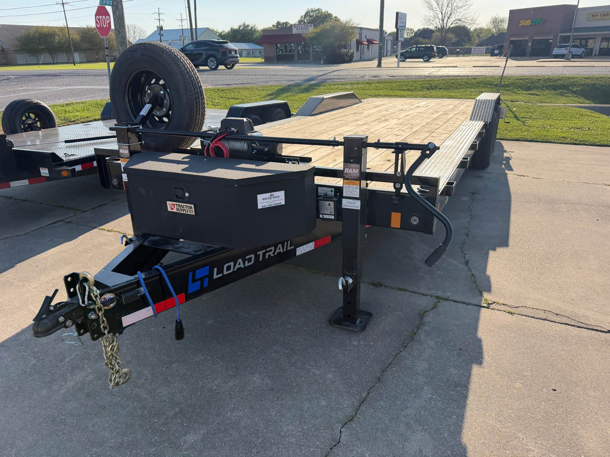 24’ Loadmaster Dovetail Car Hauler (rental) with Drive over fenders is ...