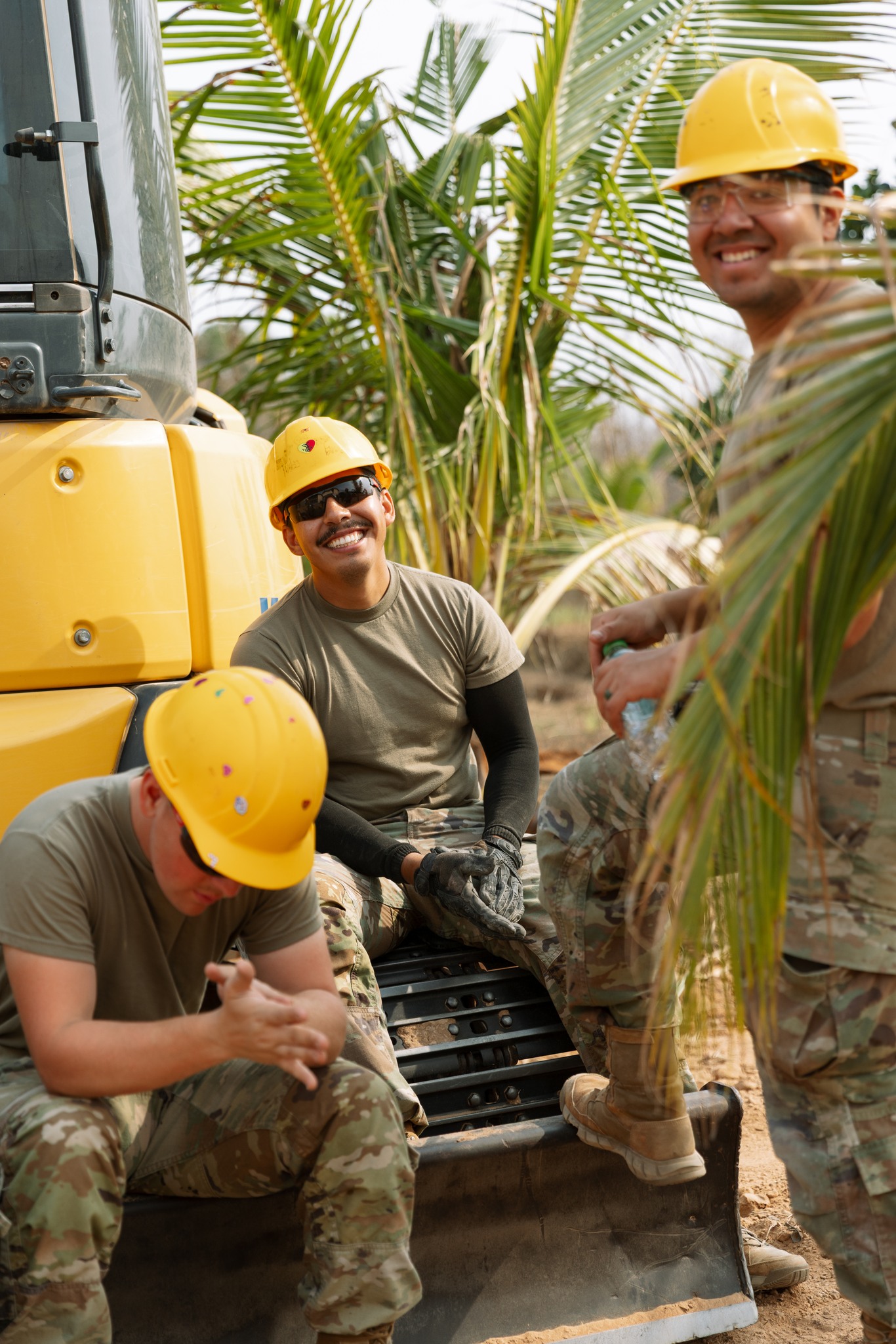Exercise - Soldiers with 557th Engineer Construction Company, 864th ...
