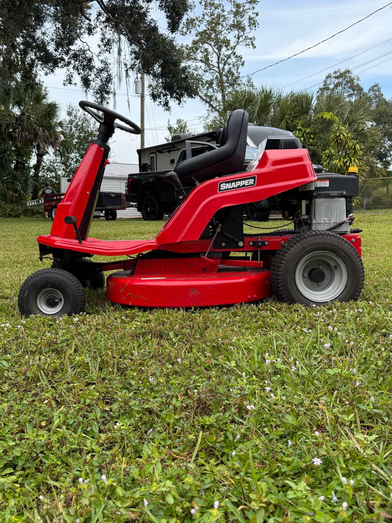 Snapper RE130 33” Rear Engine Riding Mower - 12.5HP Briggs & Stratton ...