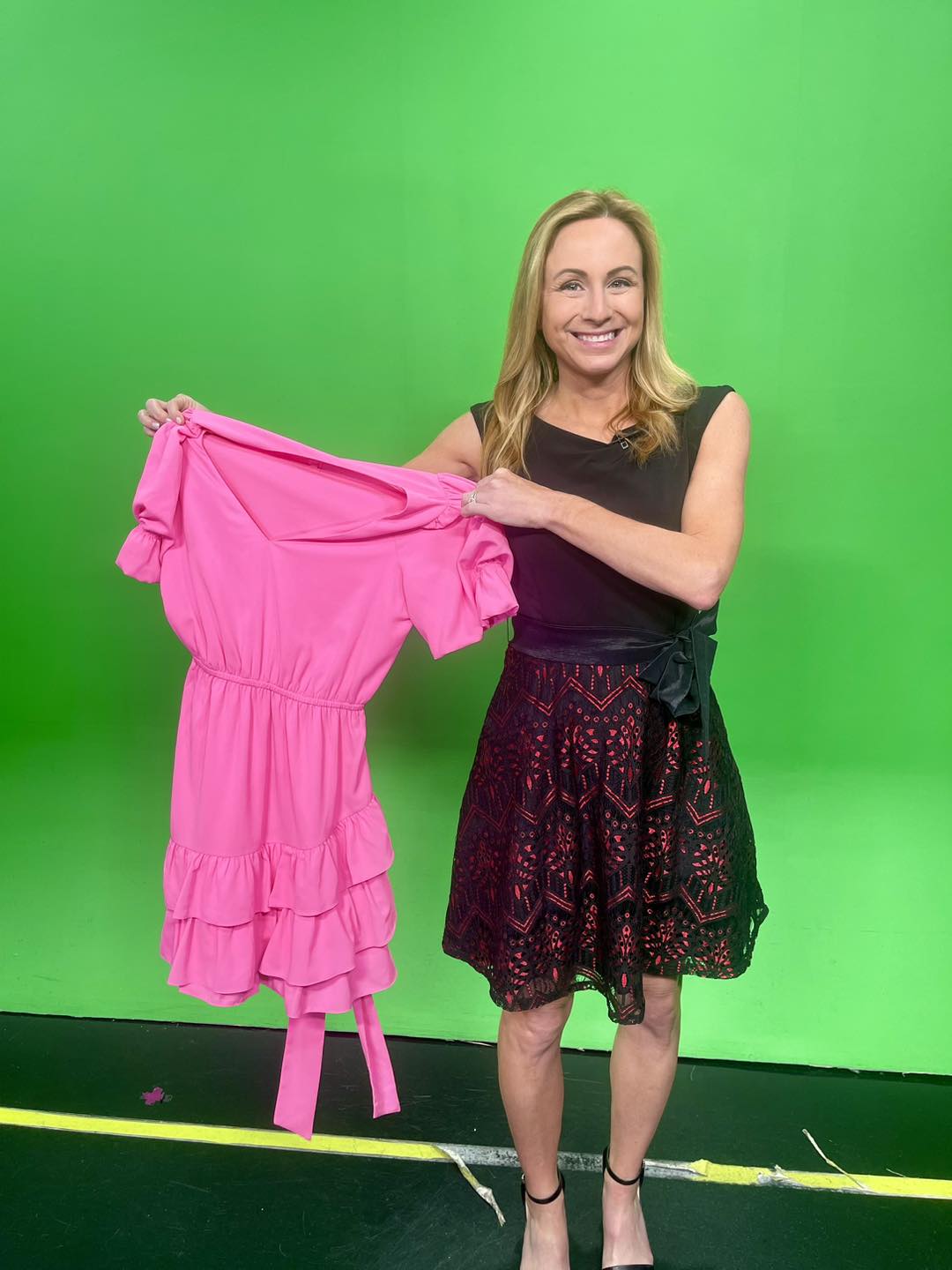 pink dress green screen This is not how I expected my morning to go! I was so excited to wear my new yellow but quickly realized it disappeared on the screen, so I had cat_student_style