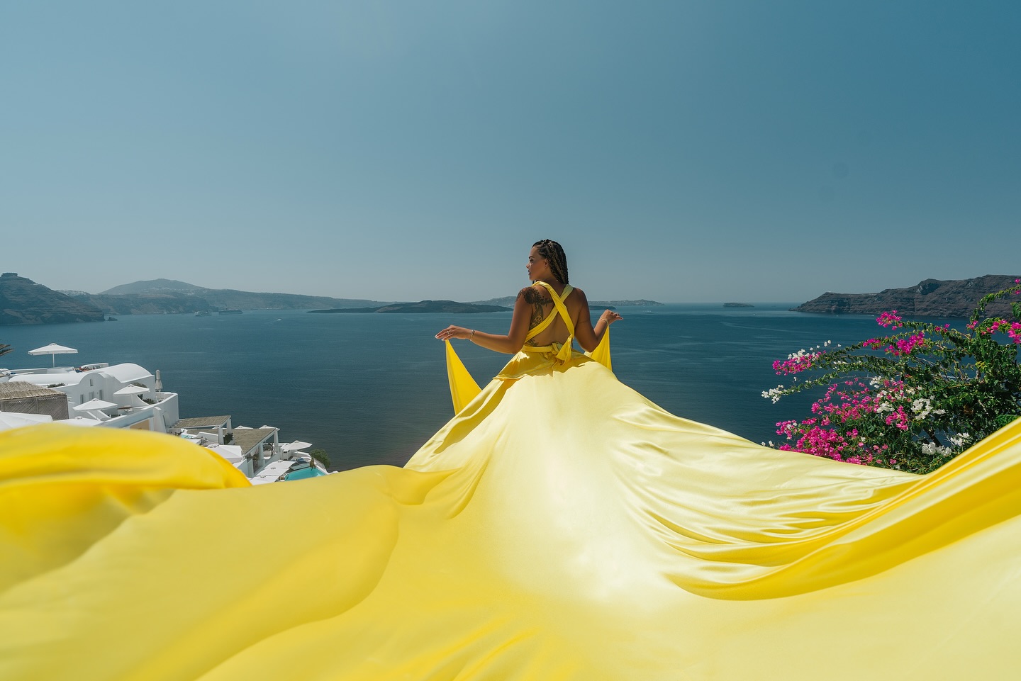 More “fly dress” photos from Santorini with all the lovely ladies that accompanied me. I'll tag the photographer in the comments if you're interested! ￼