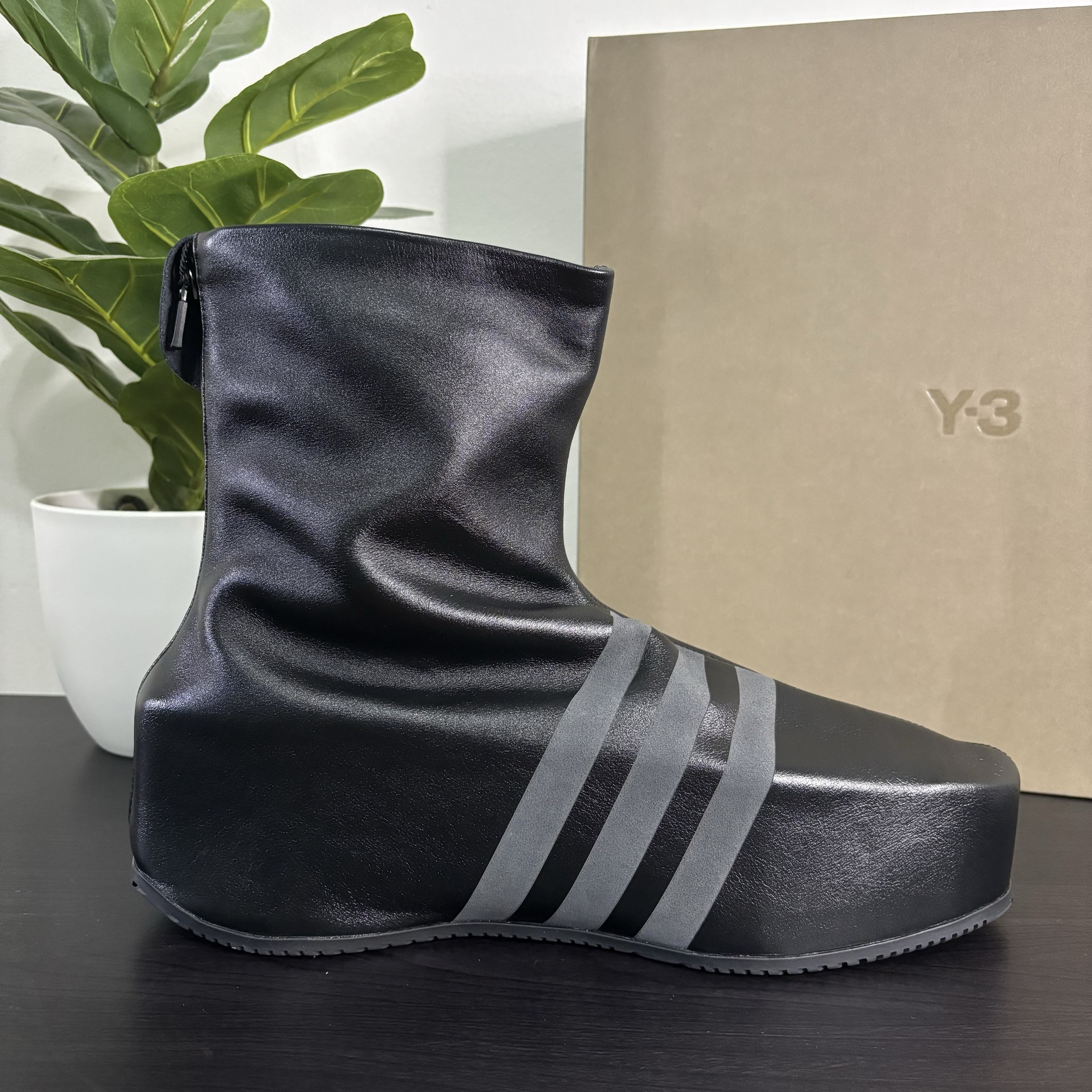adidas Y-3 introduces the 2-in-1 KYASU OVERBOOT