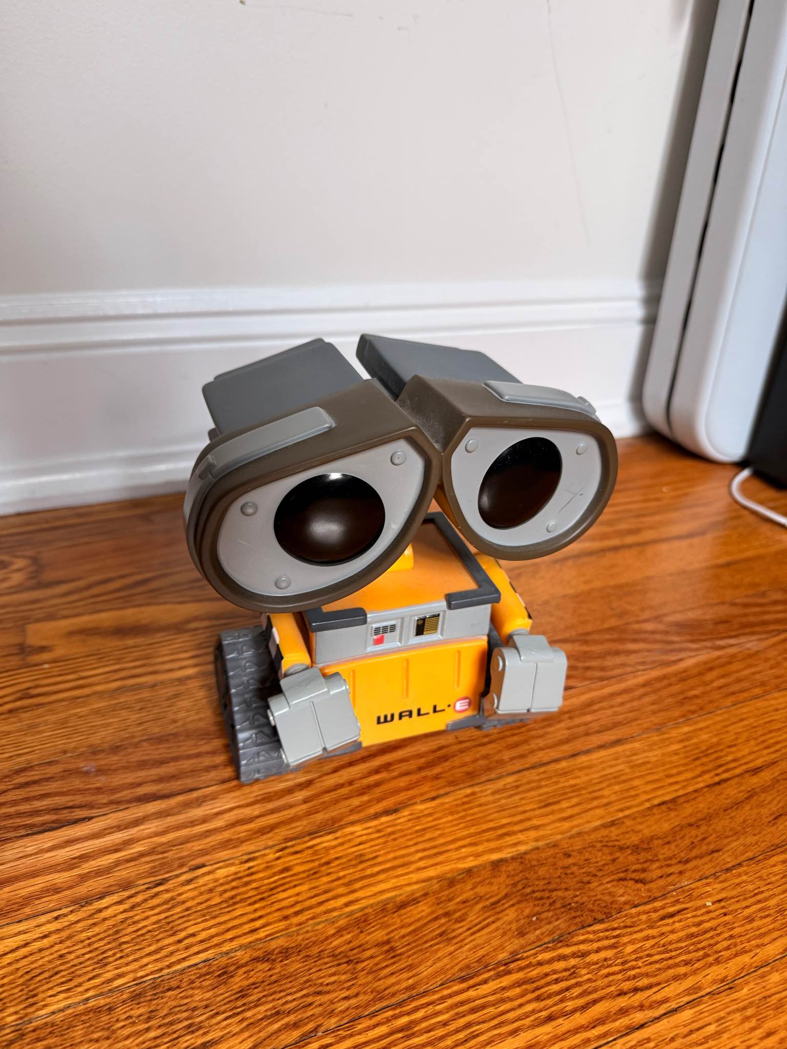 WALL·E Jumbo 10 inch Figure - Action Figures - New York, New York ...