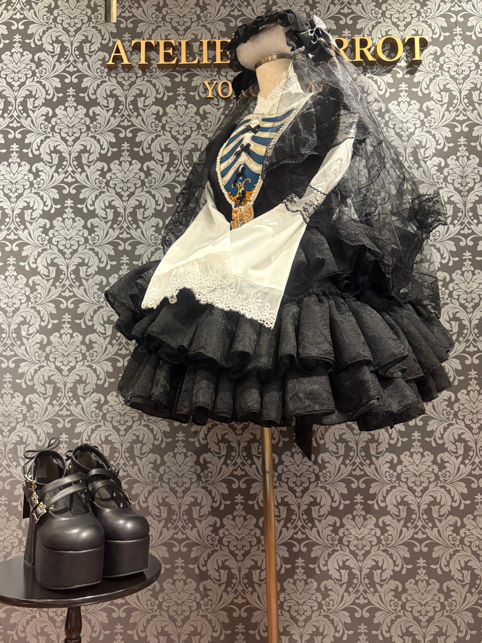 skeleton corset dress 💙Eerie Opulence💀 Gothic with an eerie twist! The opulent by Triple Fortune is sure to become the focal point of any outfit. {Triple Fortune} Skeleton Corset 23,800 yen (without tax) Asymmetrical One-Shoulder Maxi Dress christmas birthday dress Lace a distressed design Size:Size S