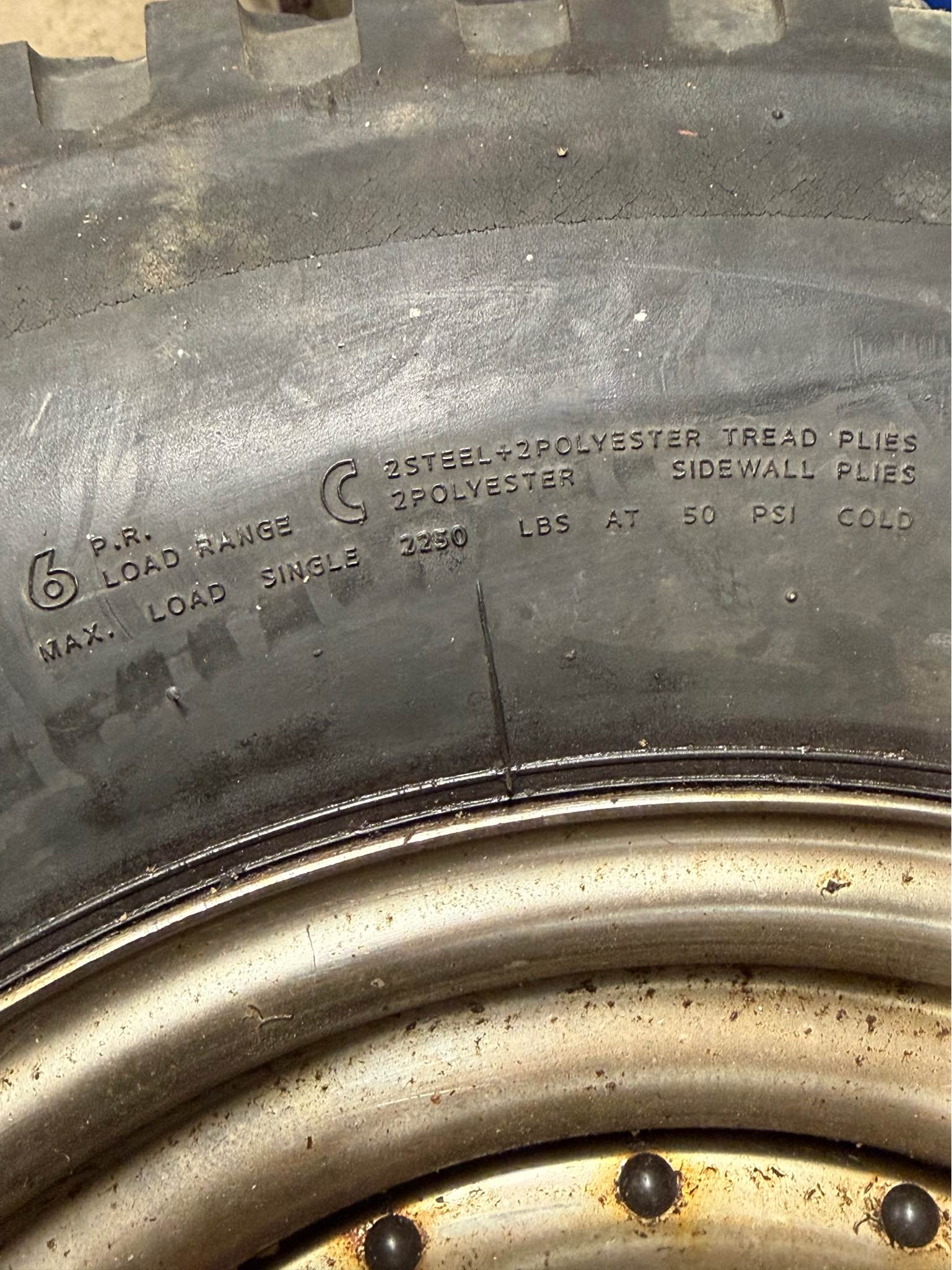 Rim chromé & pneus - Car Wheels, Tires & Parts - Acton Vale, Quebec ...