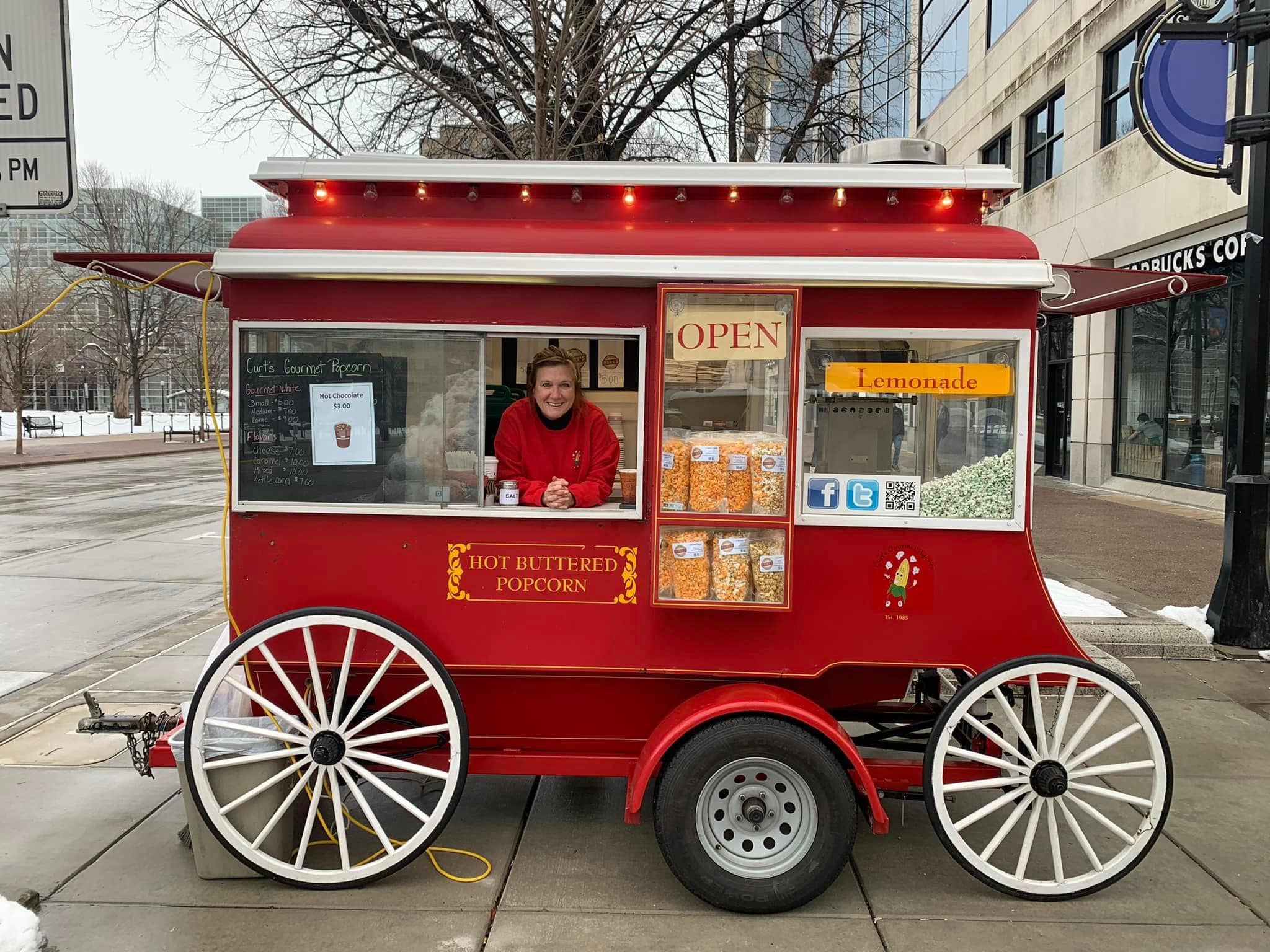 その他 Chocolate Popcorn Wagon IT'S A STATE STREET INSTITUTION 🍿 Clary's pops Madison's — if not
