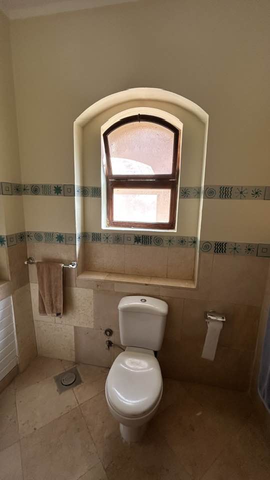 How to Decorate a Beige And Brown Apartment Bathroom: Stunning Ideas