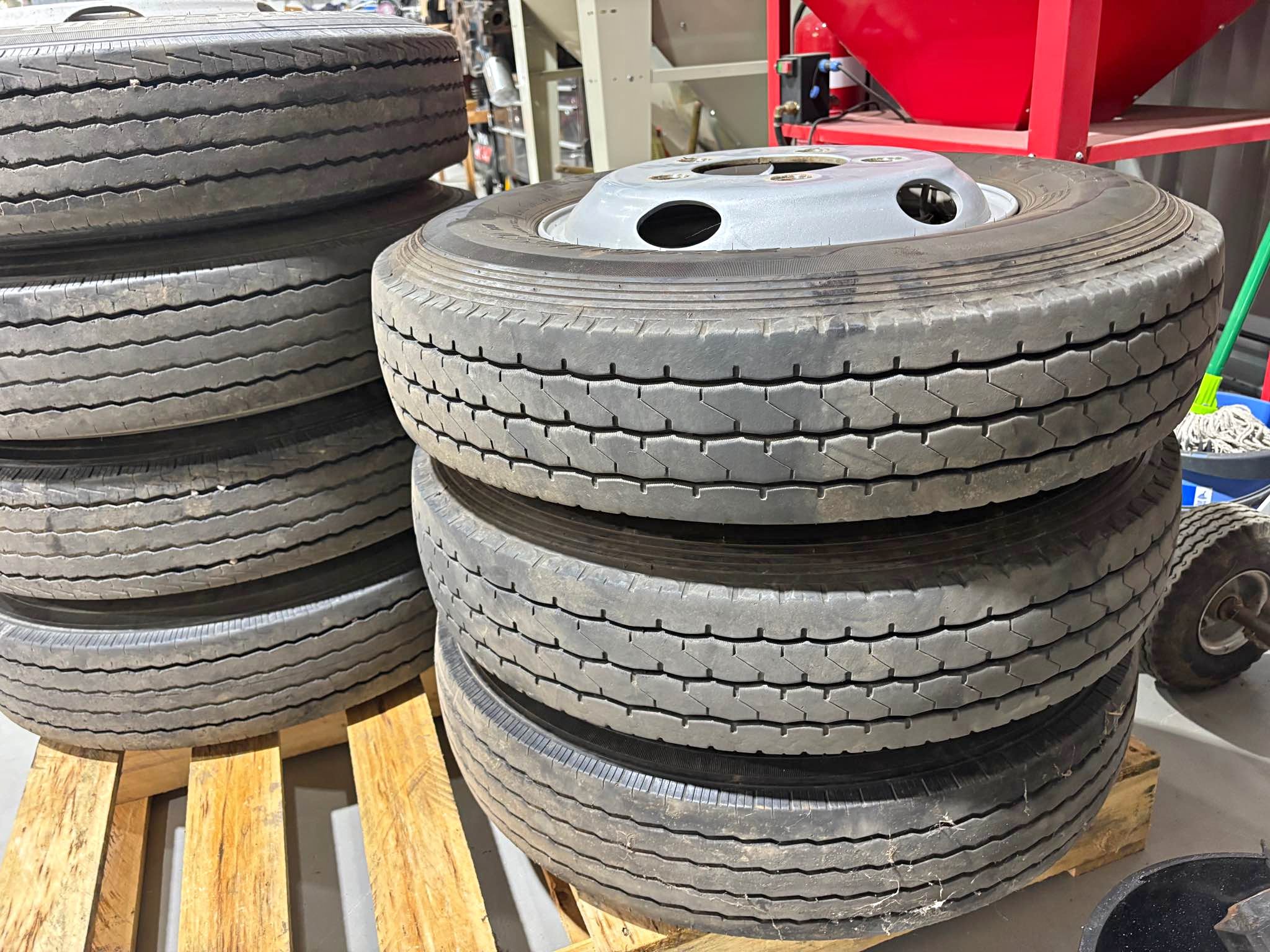 7.00 R16 tubeless rims and tyres (x7)suit Isuzu npr, toyota dyna ...