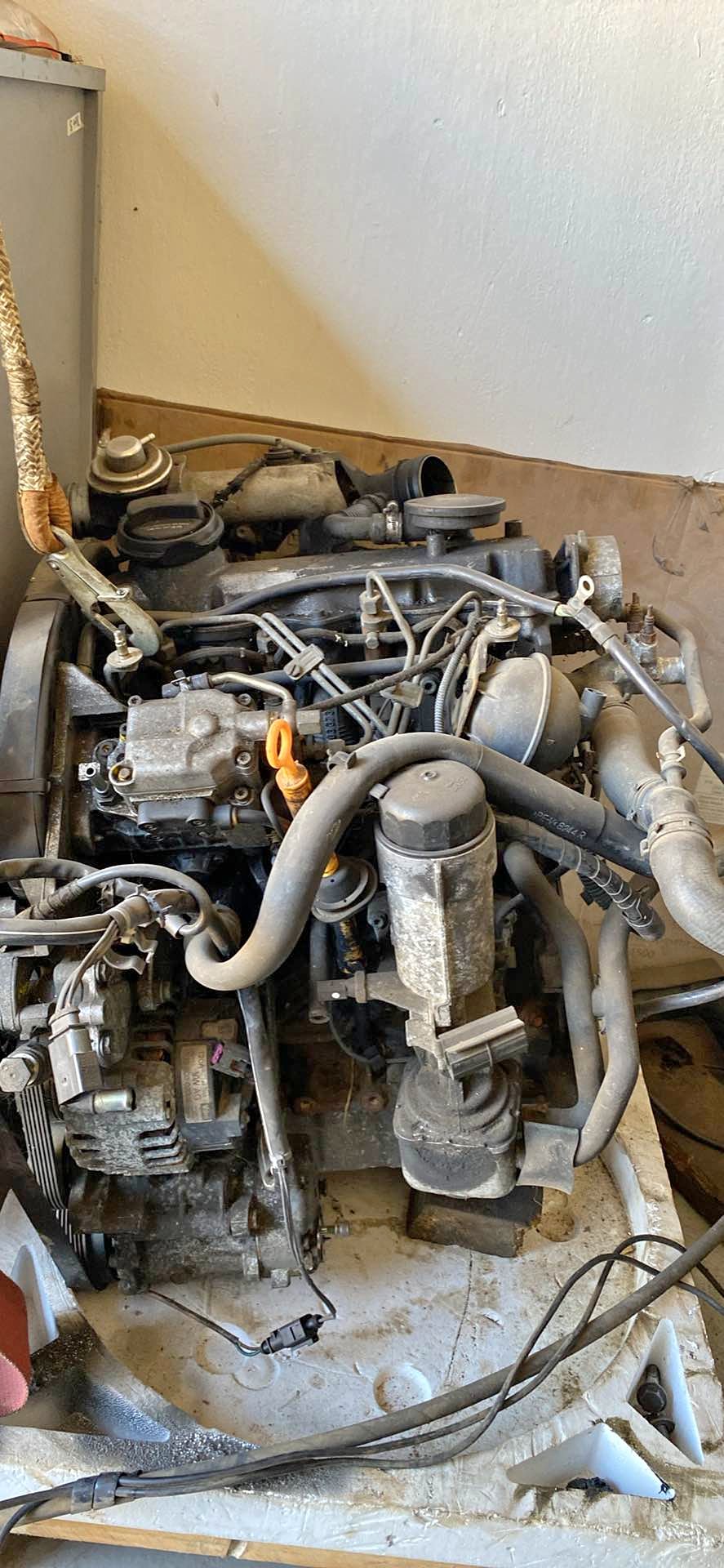 2.0 TDI 100kw AZV - Car Engines & Engine Parts - Dobrin, Ústecký Kraj ...