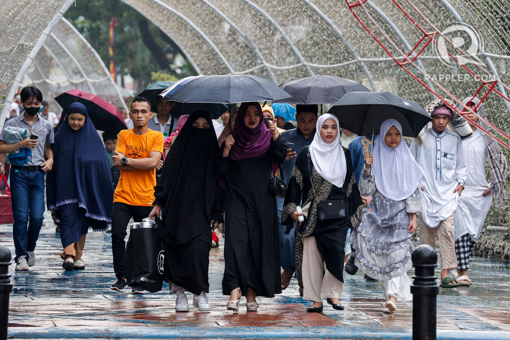 Rappler - Despite the intermittent rain, hundreds of Filipino Muslims ...