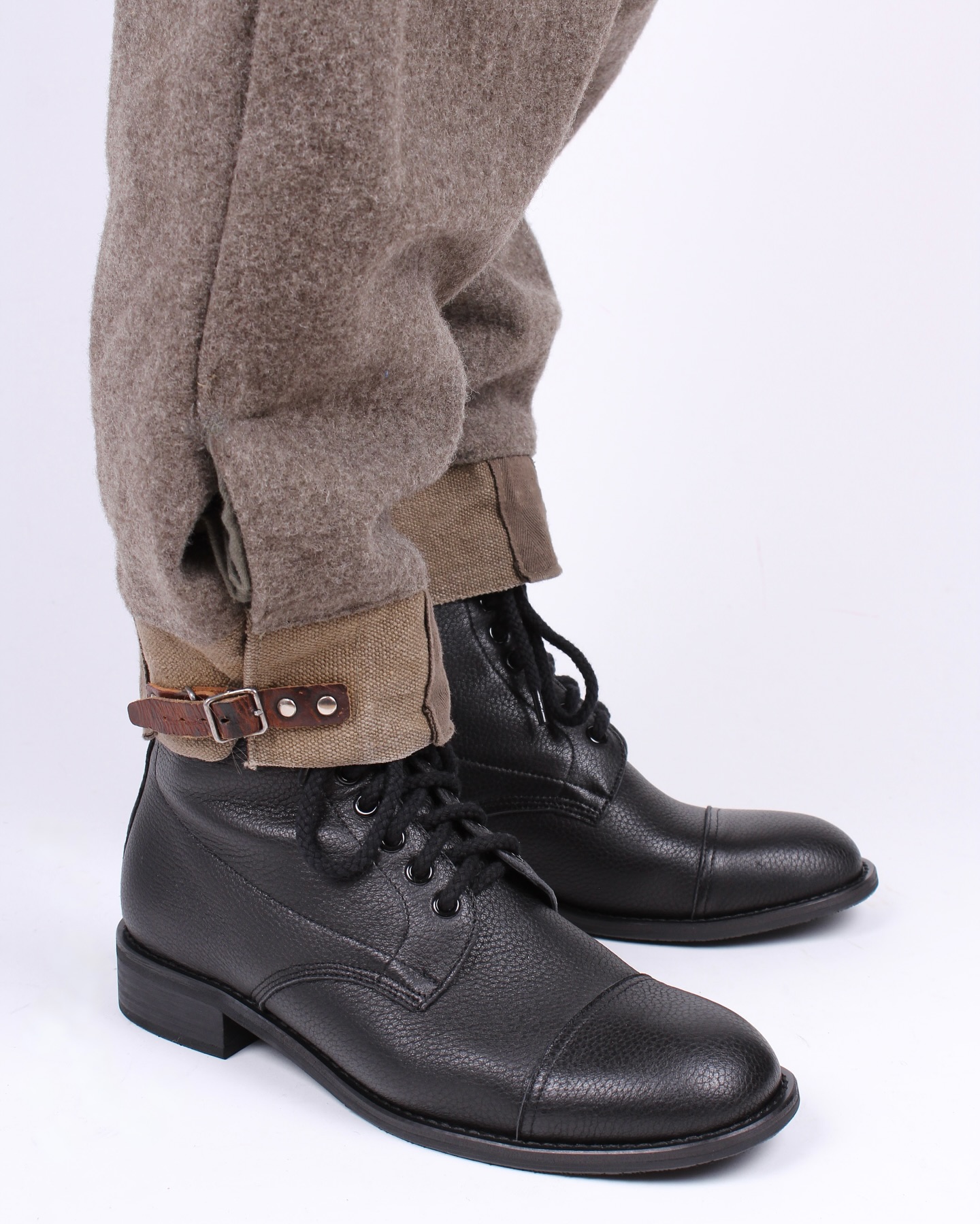 Inspired by military heritage, our sleek and durable 1943 Service 