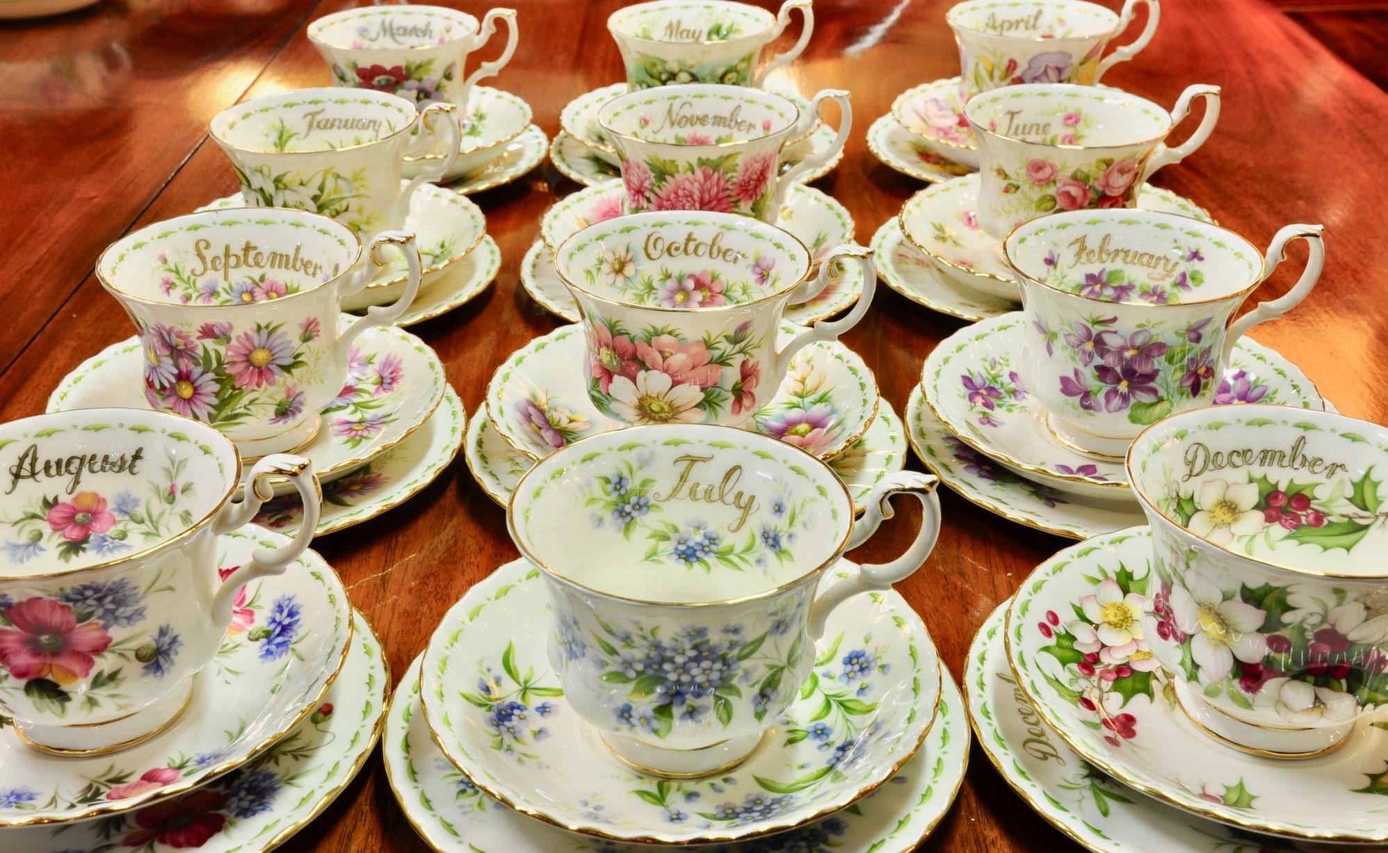 💛NEW ARRIVAL💛 Royal Albert Flower of the Month Series