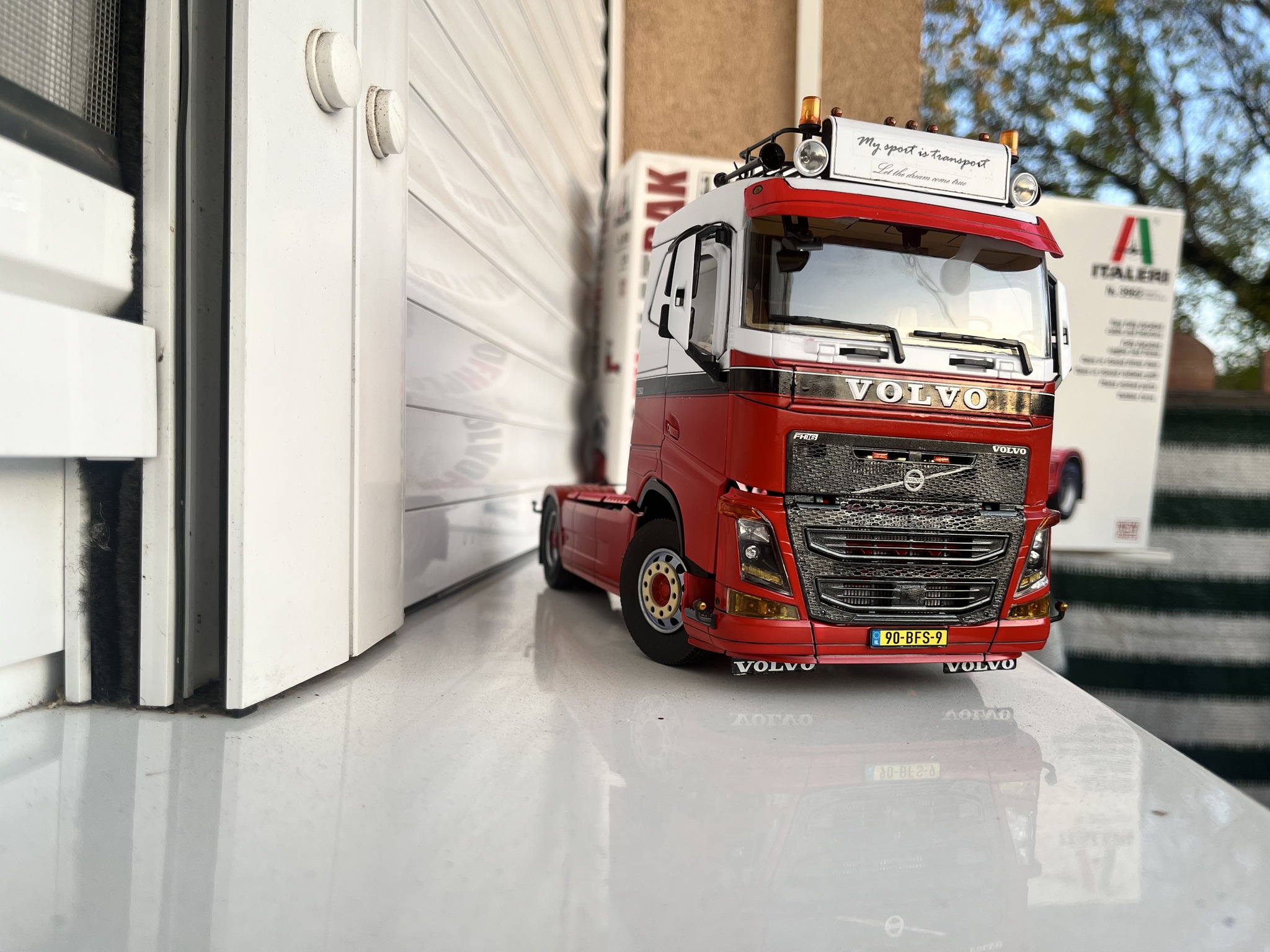 Maquette Camion Italeri 1/24 Volvo FH Plat DAK - Kit à Monter Réf. 3962