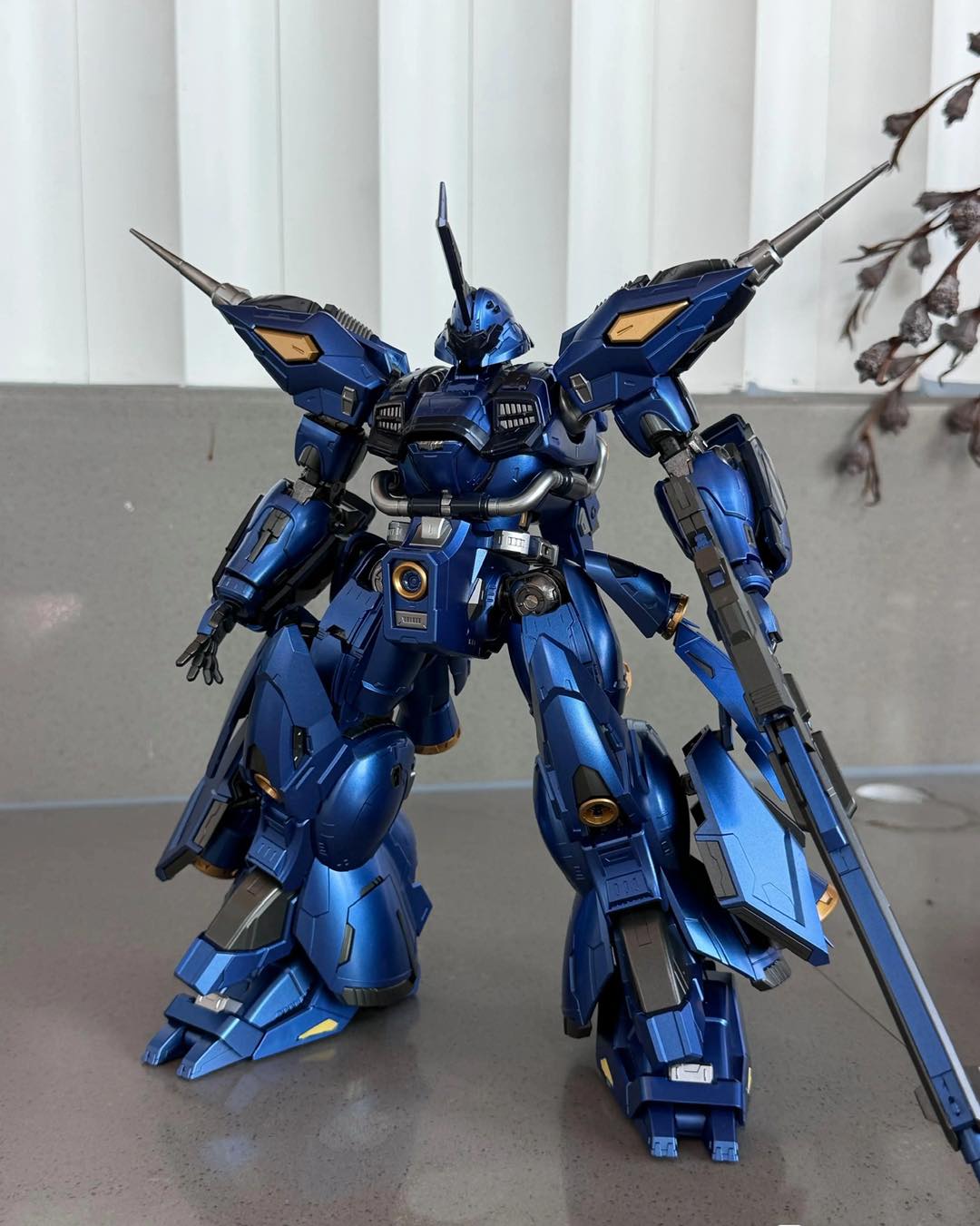 This beautiful, massive, and shiny Zero World 1/100 Scale Dark