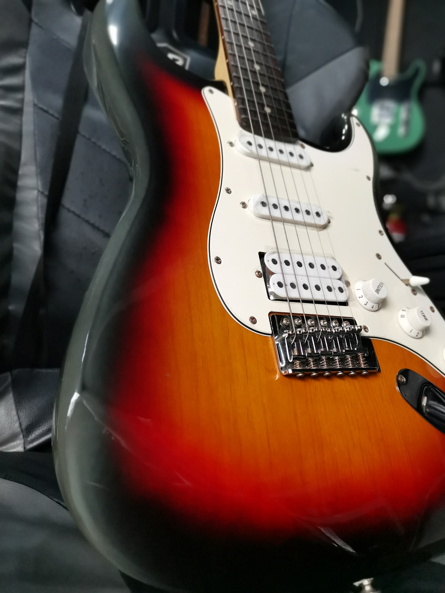 Buskers japan Hss stratocaster Ganda ng neck neto 4700 nalang
