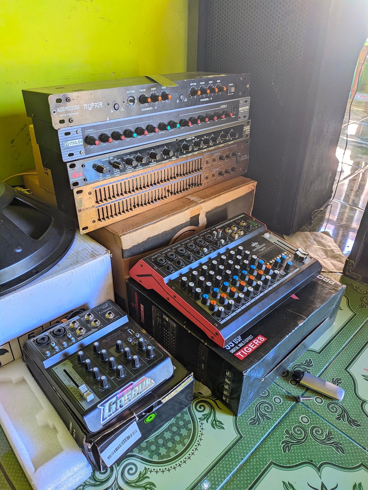 mixer 4 channel 250 -sq Tiger 8 600 -prossesor 120 -crossover 4