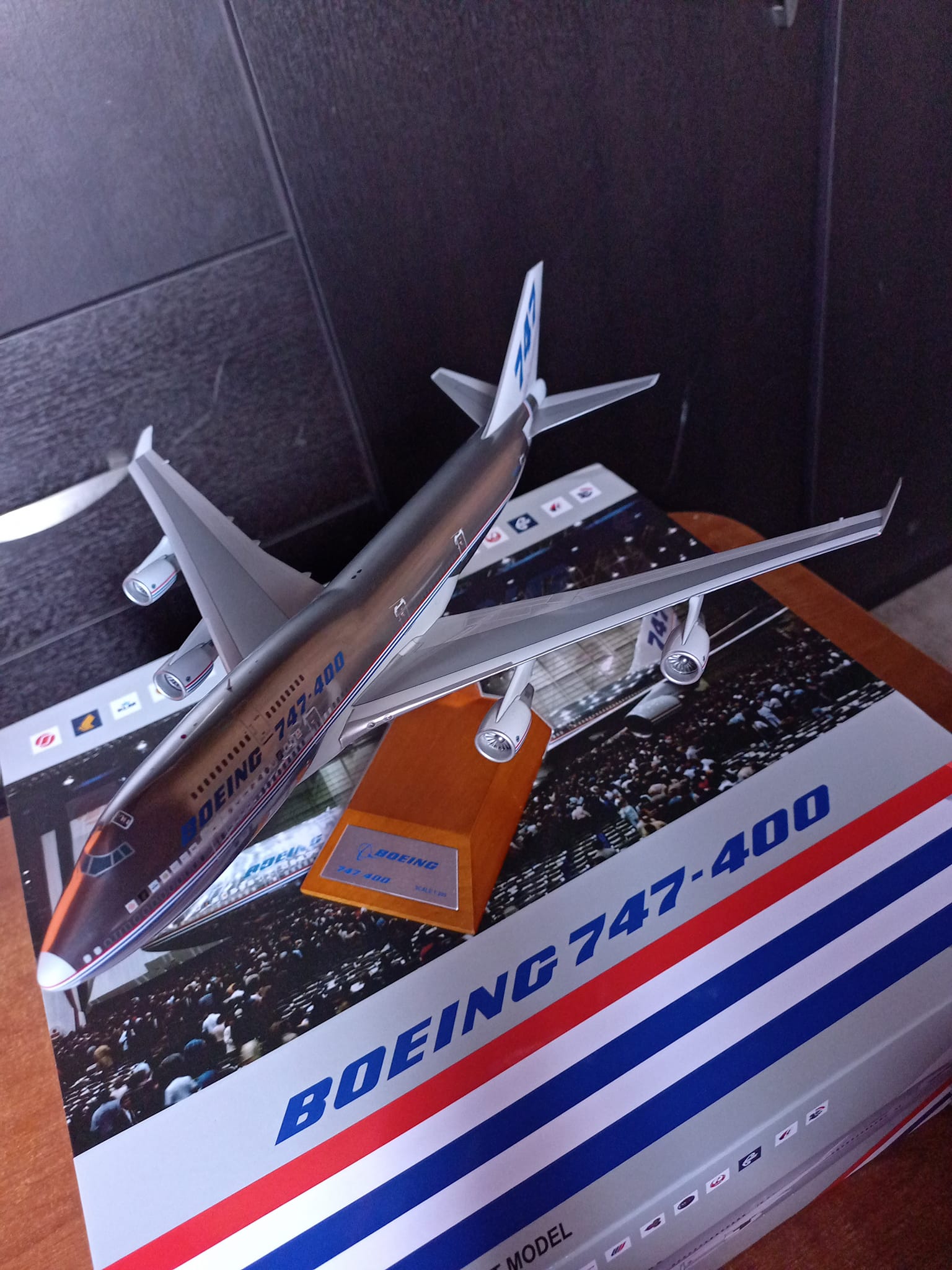 JC Wings Boeing 747-400 N401PW in 1:200 scale