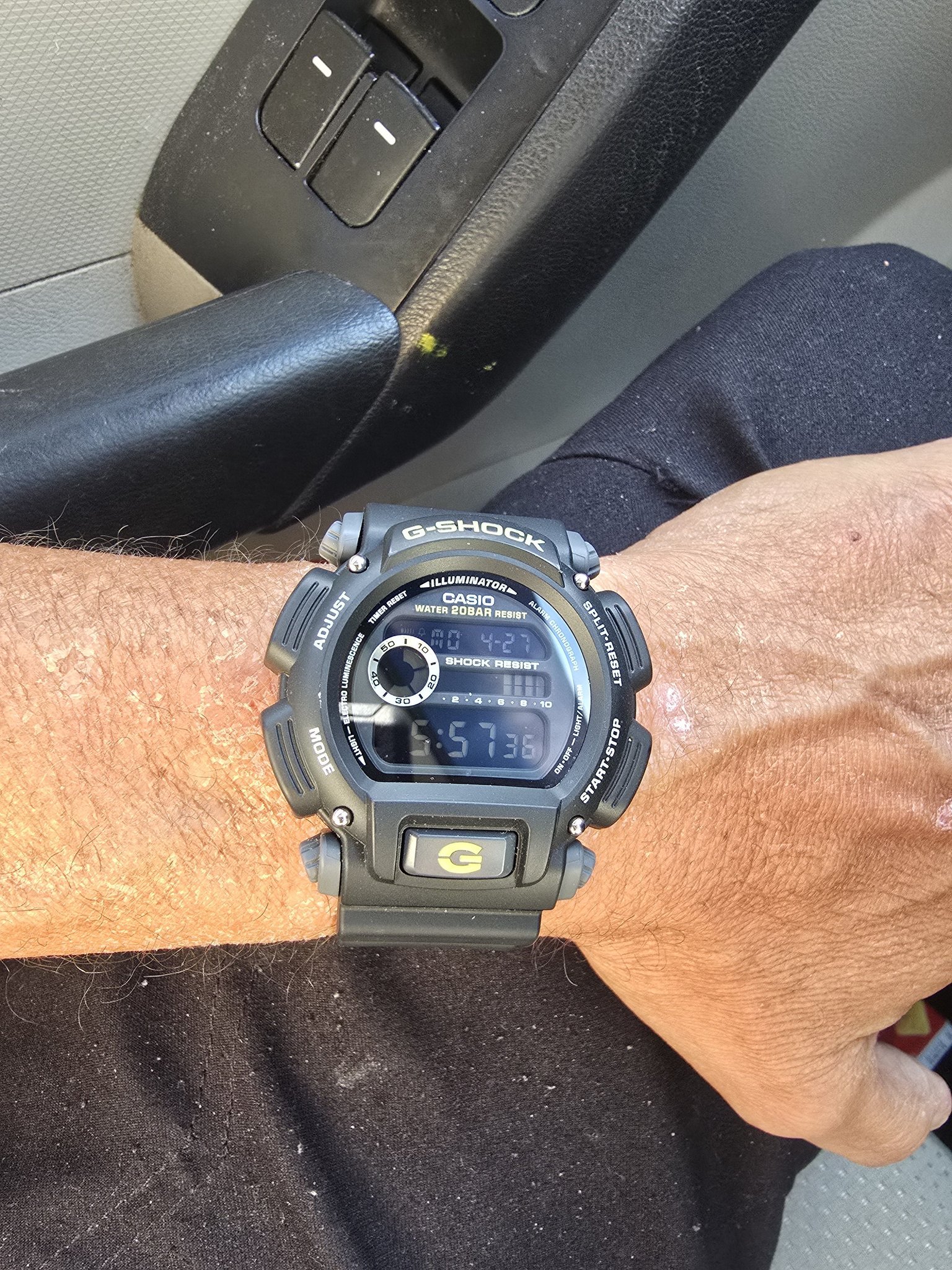 Vintage Casio G-Shock DW 9052 watch