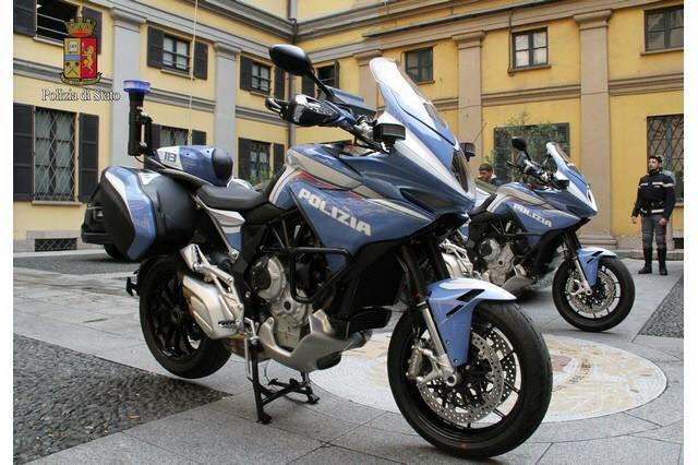 去年時尚之都米蘭警方採用Rivale 800... - MV Agusta Taiwan 奧古斯塔 台灣 | Facebook